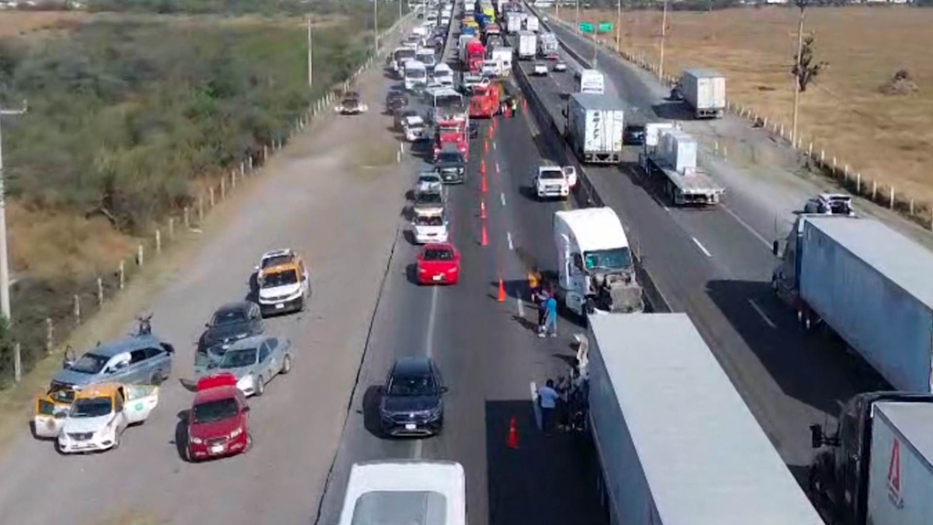 Carambola en Libramiento Noroeste en Escobedo, Nuevo León