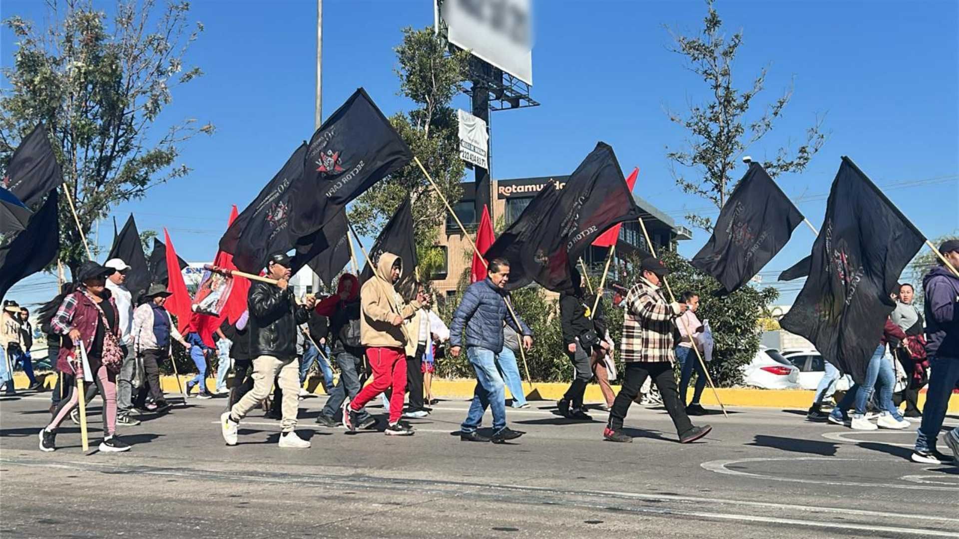 Cierre por Manifestación Vía Atlixcáyotl desde Caseta de Atlixco y Periférico por Organización 28 de Octubre