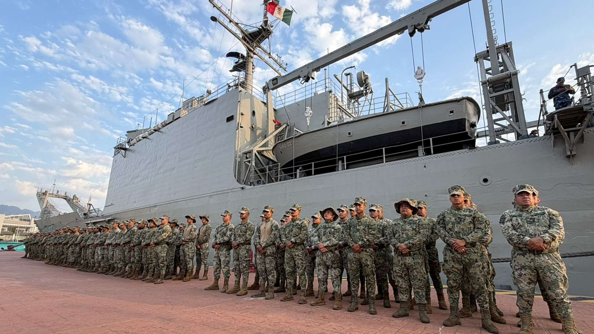 Buque Usumacinta de la Marina de México llega a Puerto Vallarta. Foto: Semar