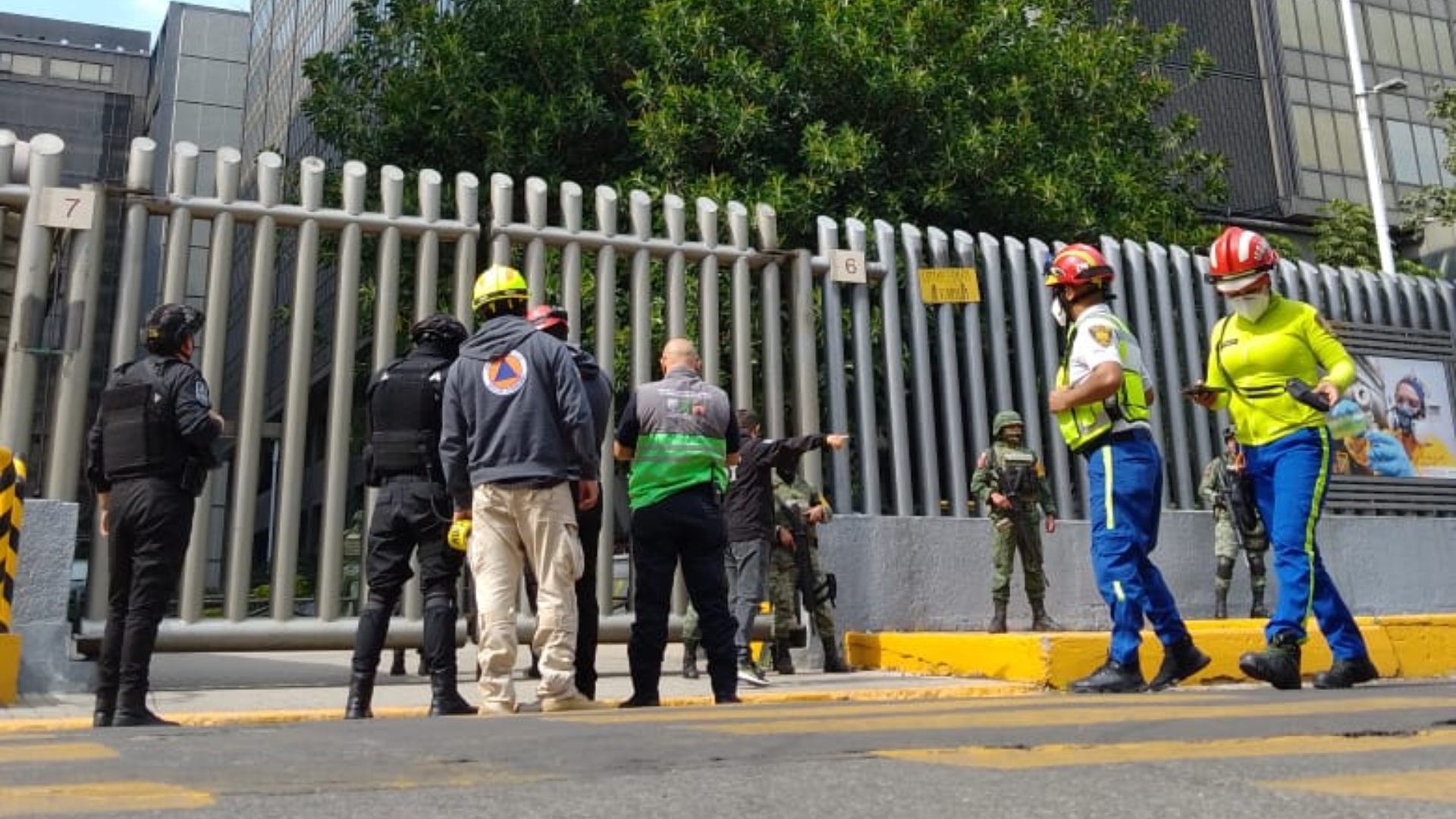Hallan Granada Dentro de Torre de Pemex; Sedena Acude para Retirar Explosivo