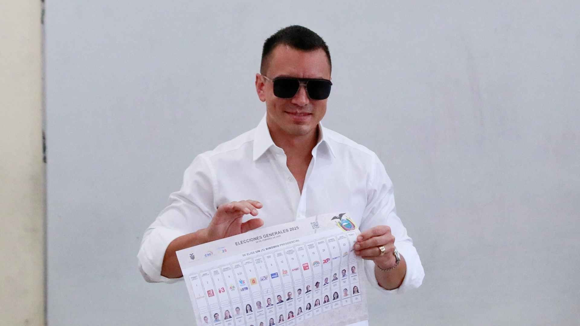 Daniel Novoa se proclama ganador de la elección presidencial.