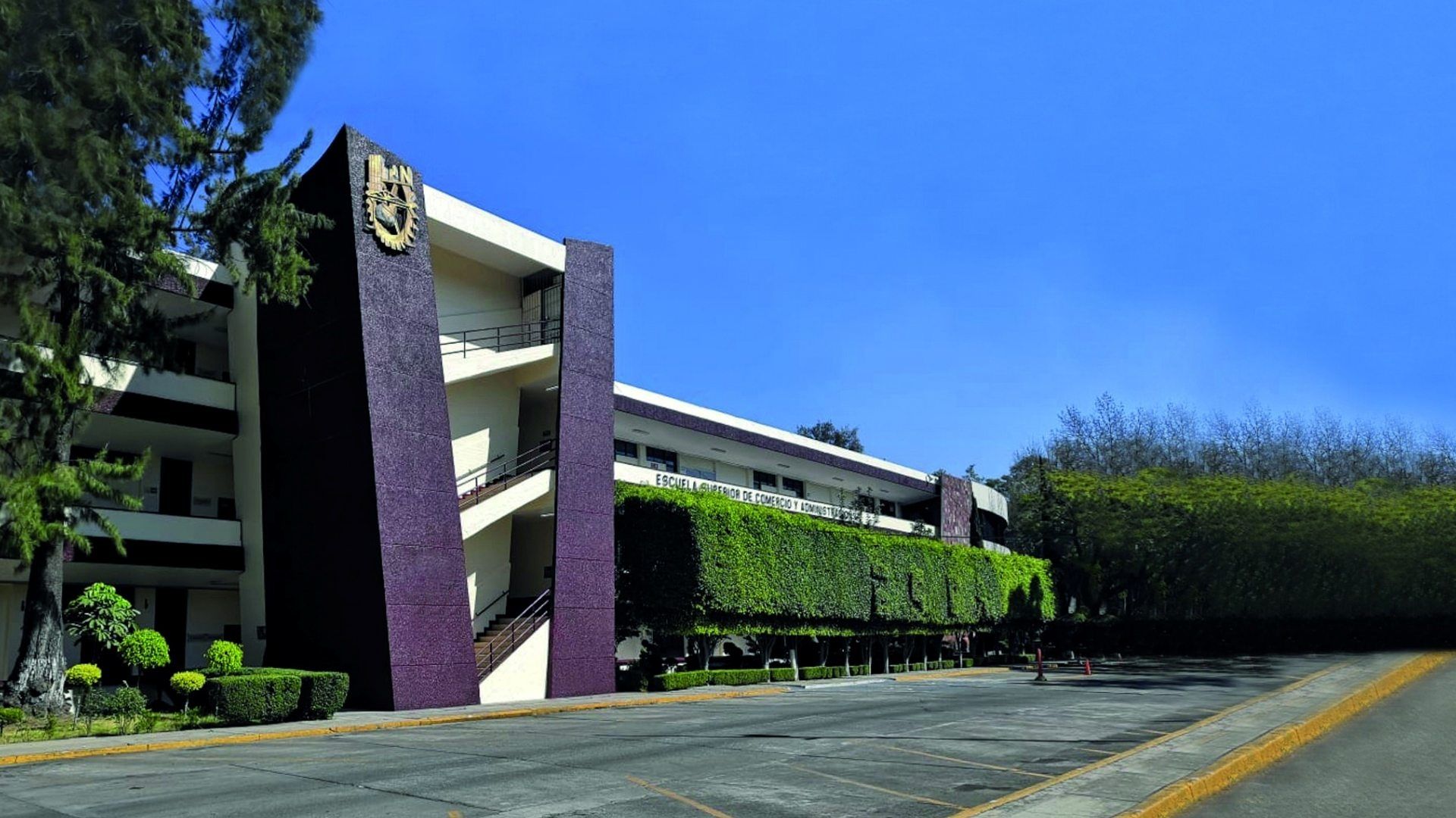 Evacúan escuelas del IPN por fuga de gas