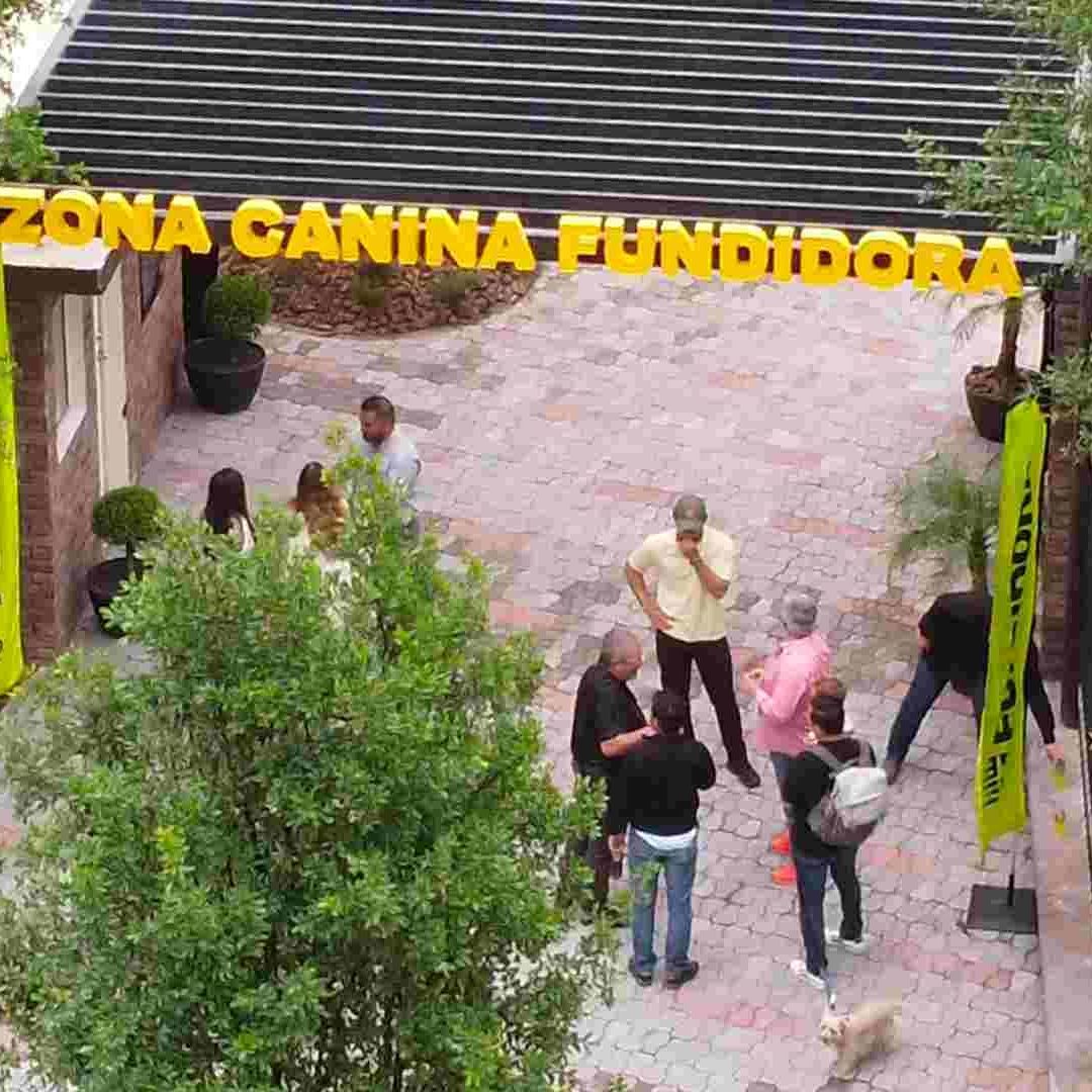 El horario de recepción del sitio será de 6 de la mañana a 10 de la noche, diariamente
