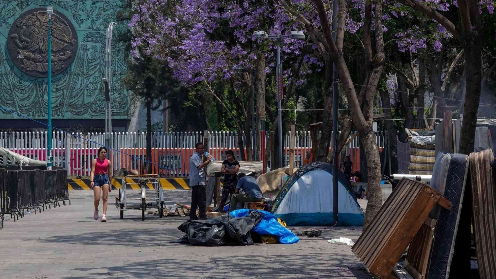 Campamento de migrantes en la Cámara de Diputados