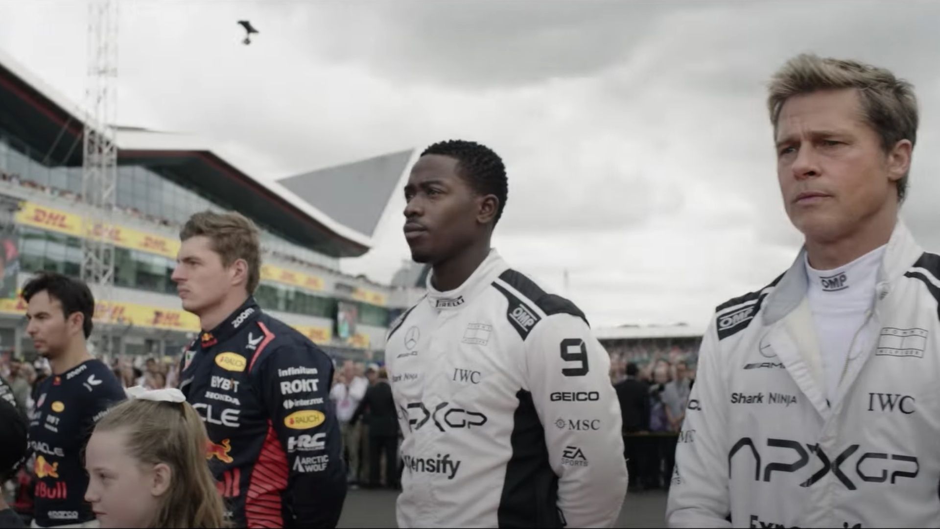 "Checo" Pérez aparece junto a Brad Pitt en tráiler de película sobre la Fórmula 1