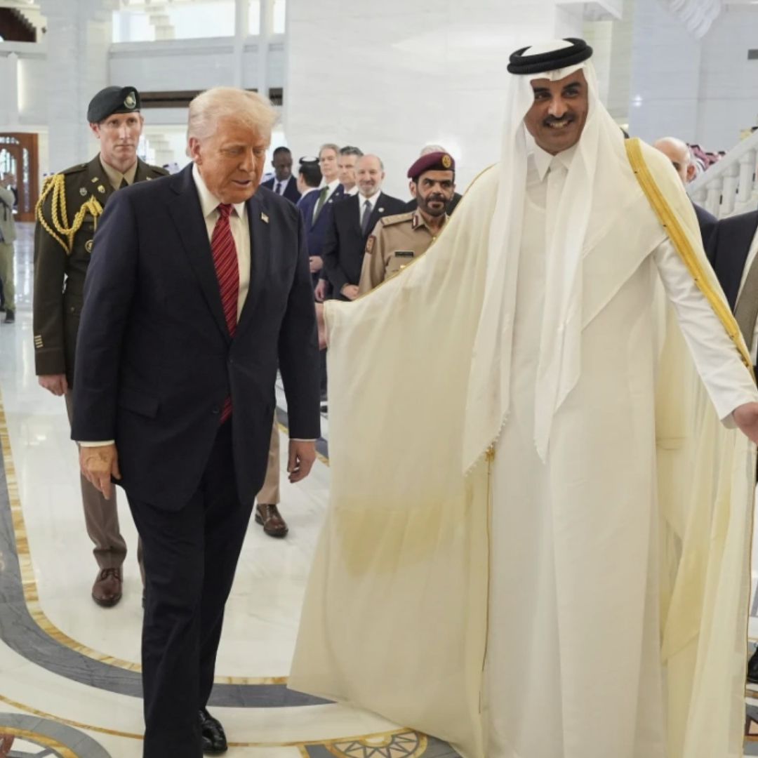 Trump se Maravilla de la Riqueza Árabe en su Visita; se Queja que su Avión Es Pequeño
