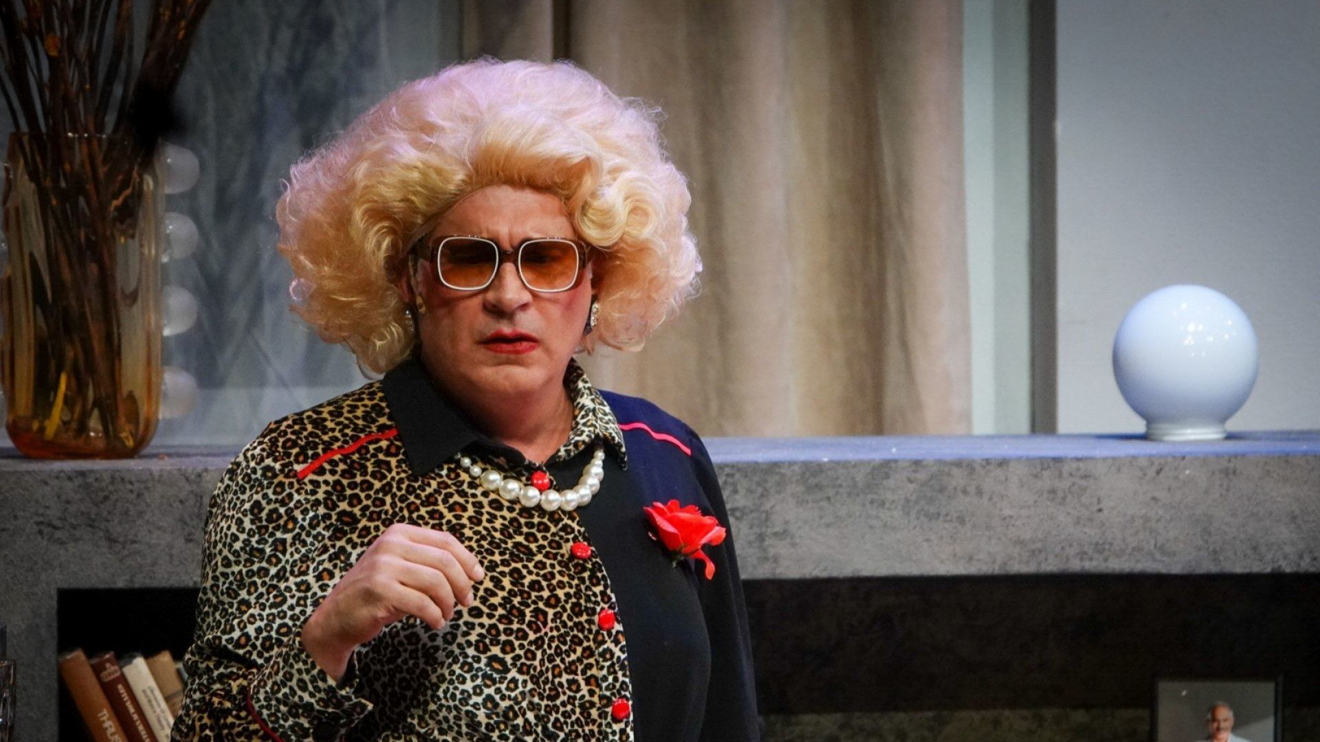 Arath de la Torre Deja 'La Señora Presidenta'; Mario Bezares Entra al Relevo