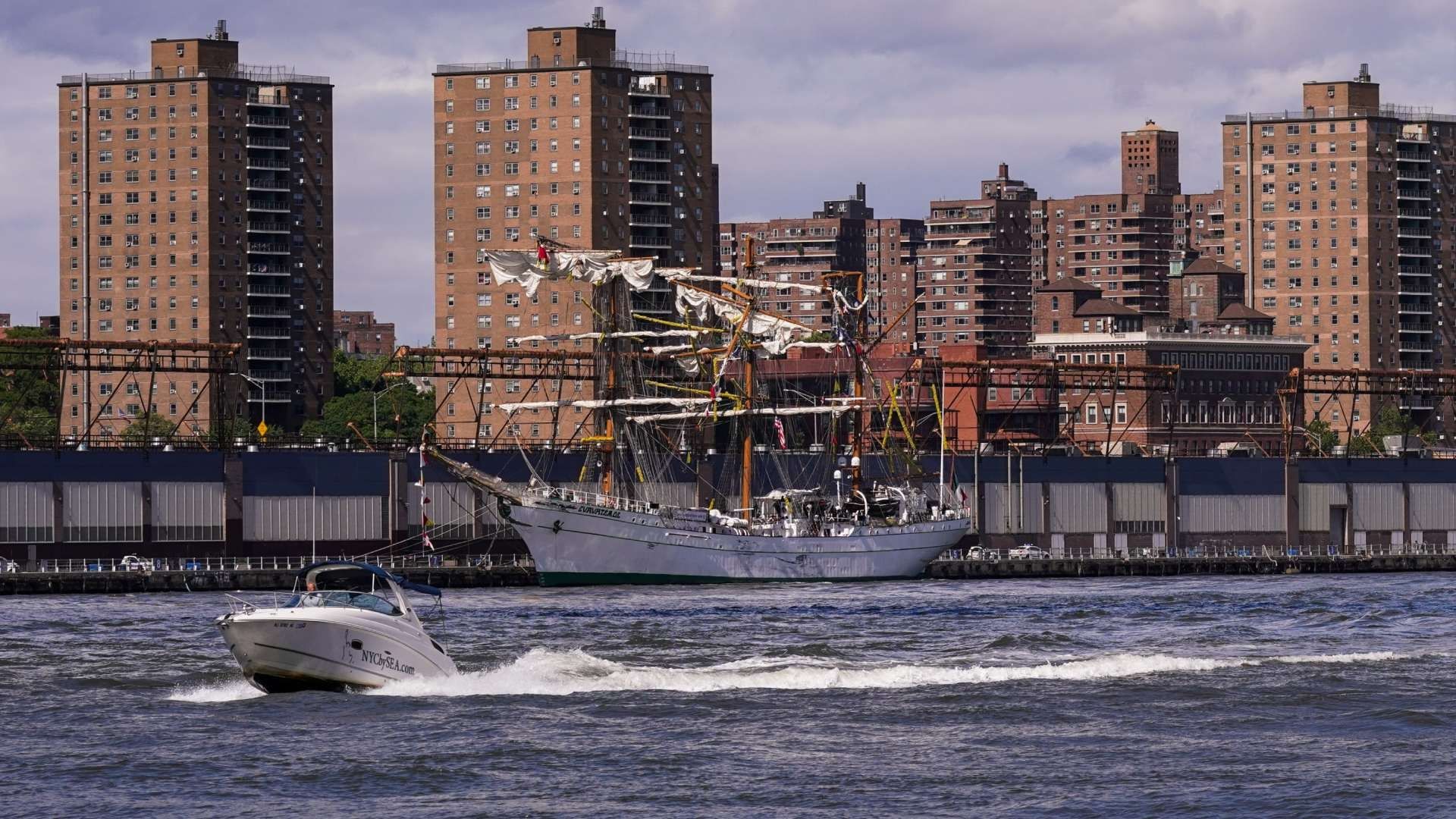 Remolcarán buque escuela de la Armada Mexicana Cuauhtémoc a tres semanas de su accidente en Nueva York