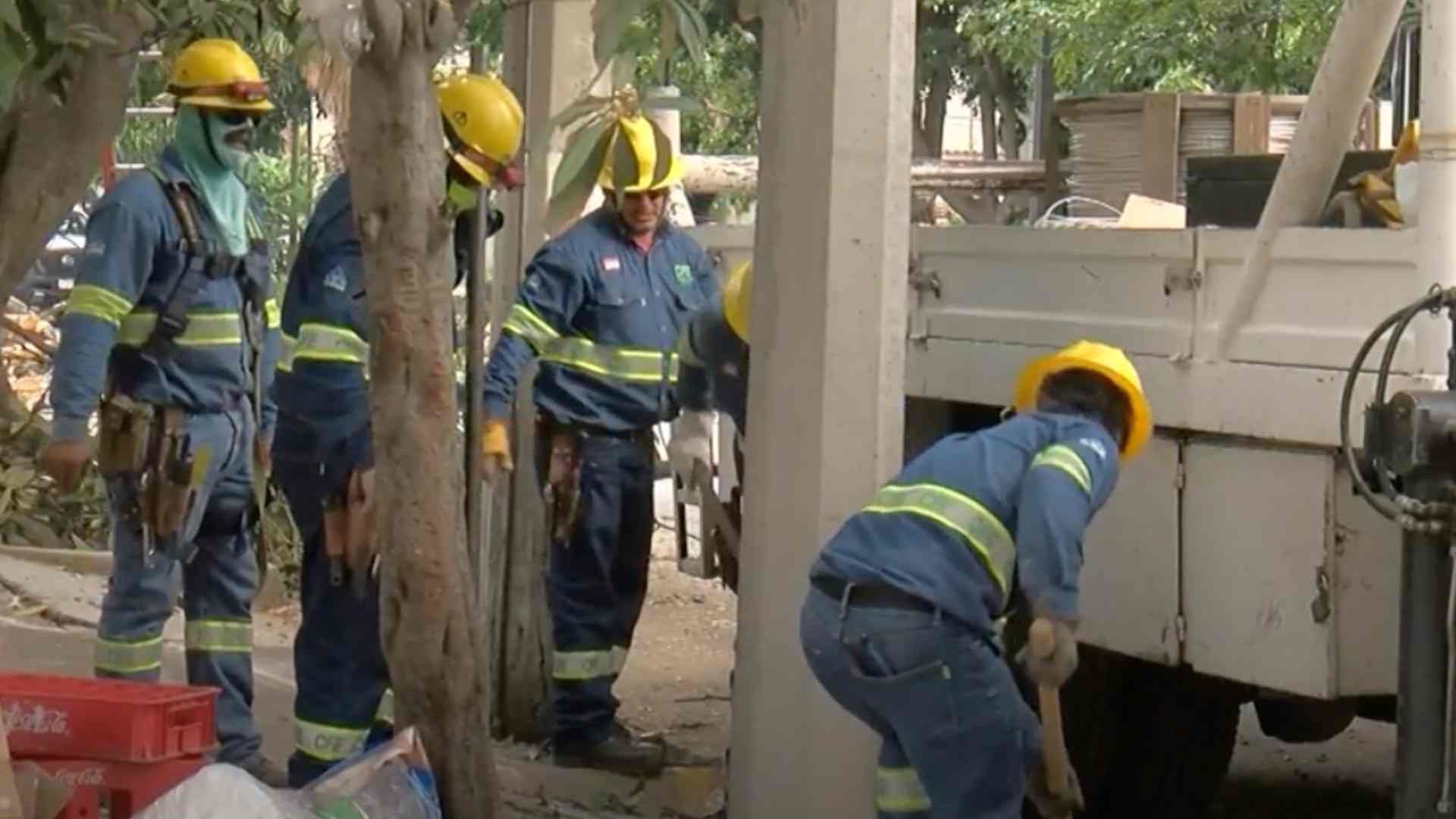 Las tormentas han dejado más de 14 mil 500 viviendas sin energía eléctrica.