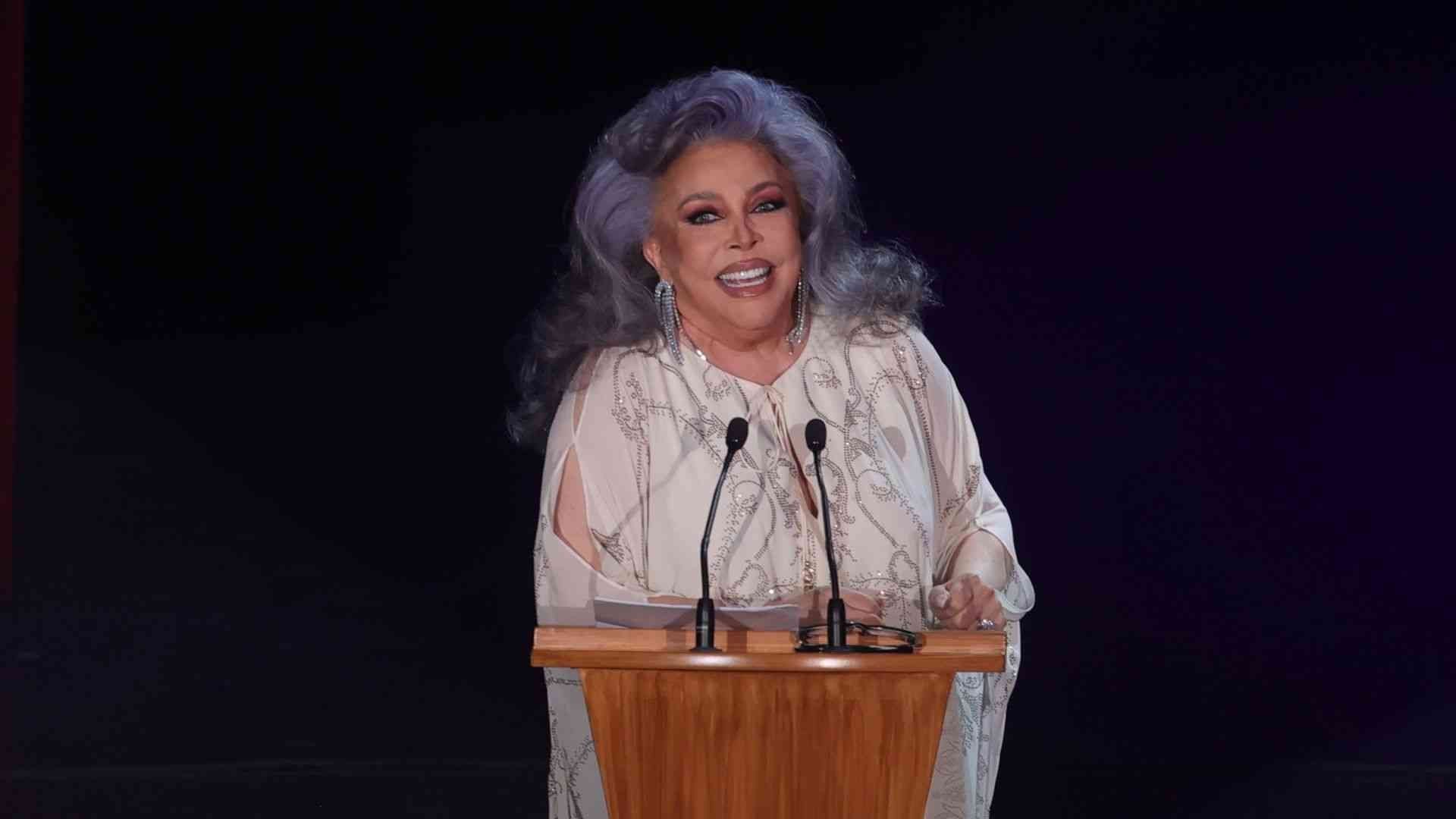 La actriz Verónica Castro durante un tributo a Marco Antonio Muñiz