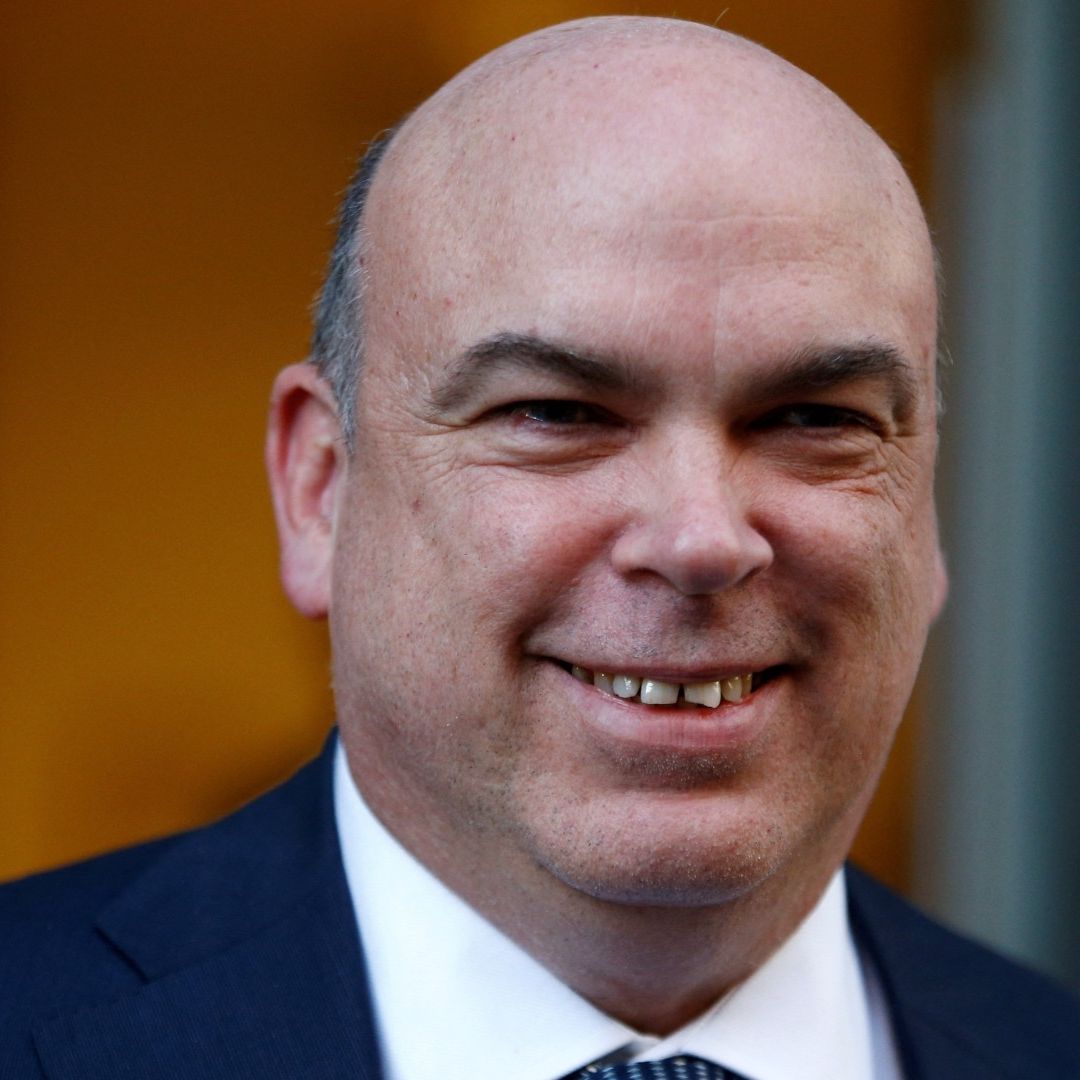 El millonario británico Mike Lynch se encuentra desaparecido, junto a su hija de 18 años tras naufragio de yate