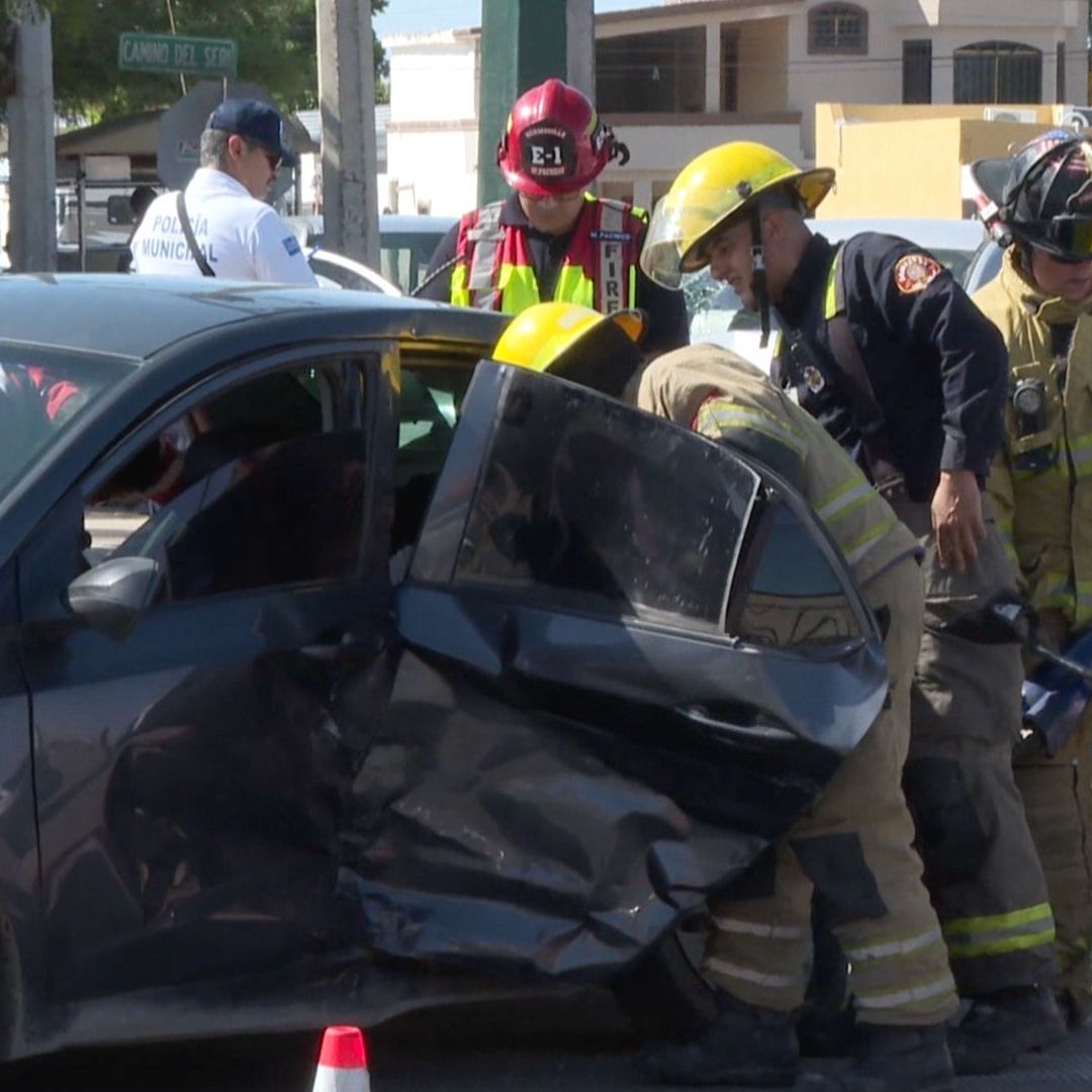 Auto se Pasa el Semáforo y Provoca Carambola en Colonia San Ángel, en Hermosillo
