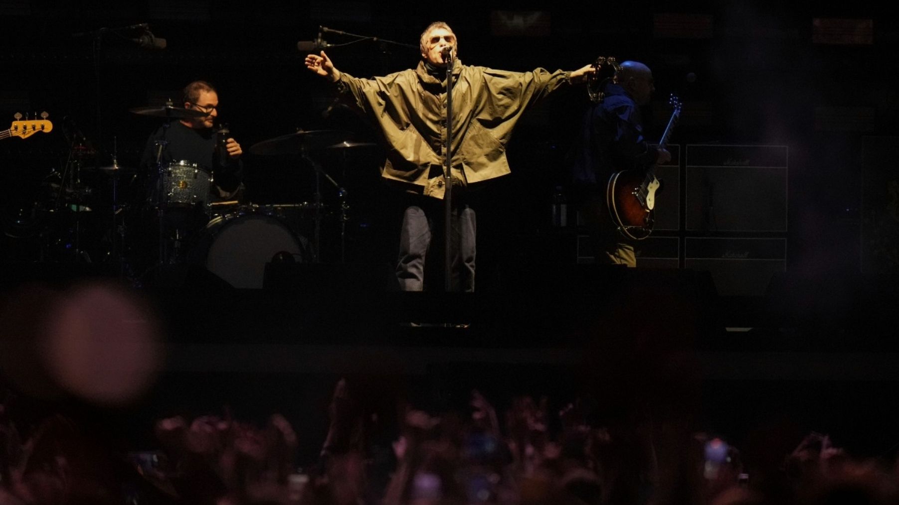 Oasis Volvió a México, 17 Años Después y Detuvo el Tiempo ante Miles en el Estadio GNP