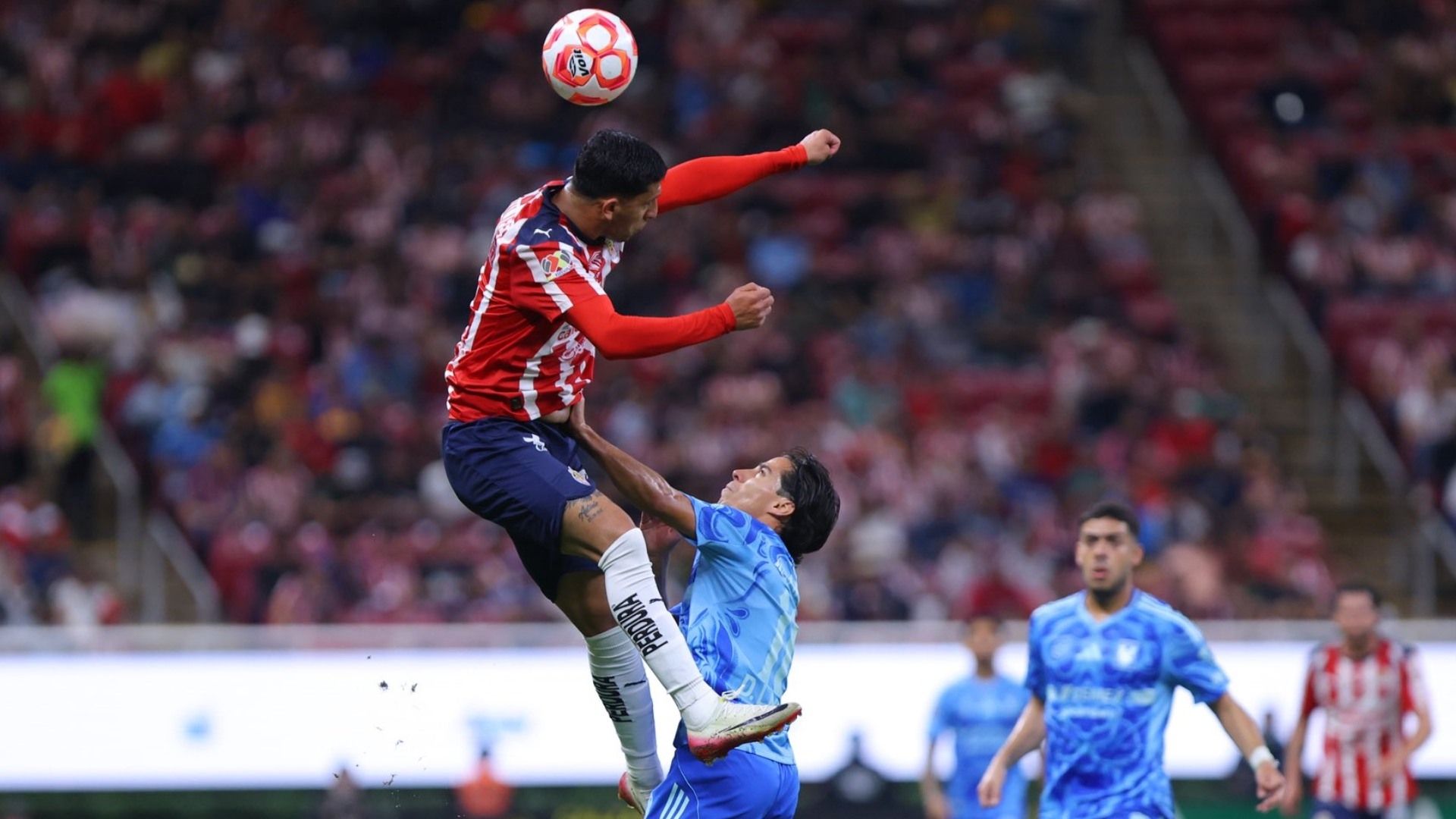 Las Chivas y los Tigres se enfrentaron en el Estadio Akron, en partido pendiente de la Liga MX