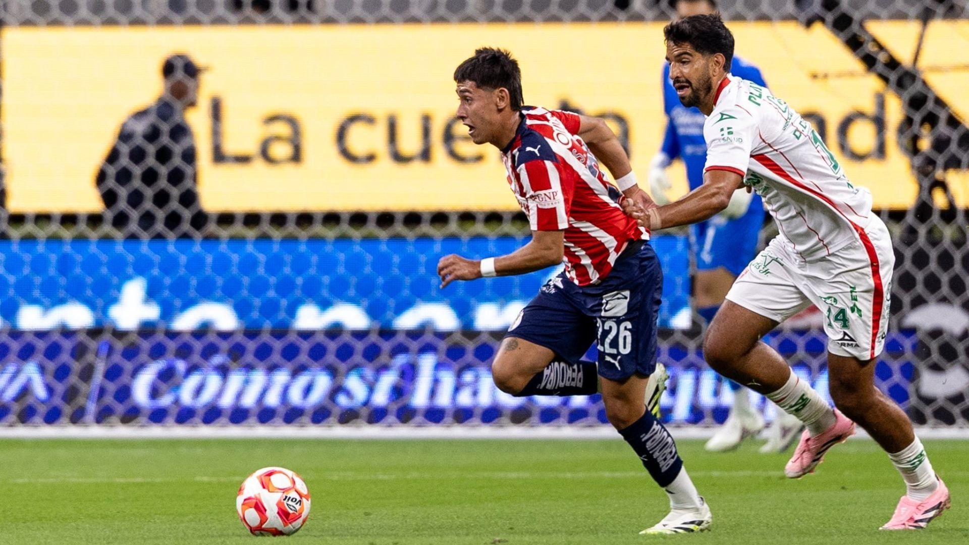 Las Chivas se enfrentaron al Necaxa, en duelo de desesperados de la Jornada 10 del Torneo Apertura 2025.