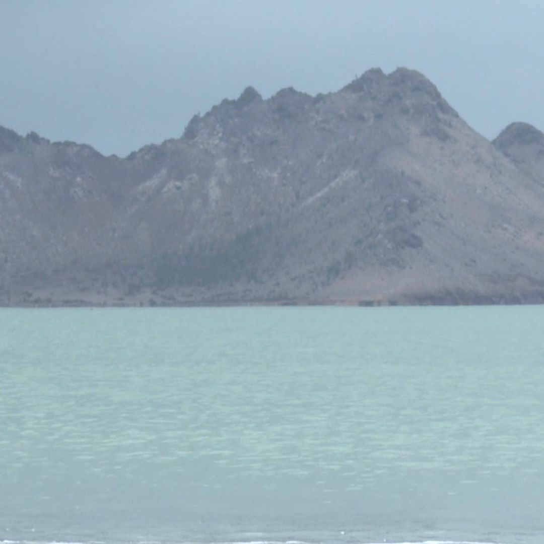 Cierran Puerto de Bahía de Kino por Fuertes Vientos y Olas de Hasta 2 Metros de Altura