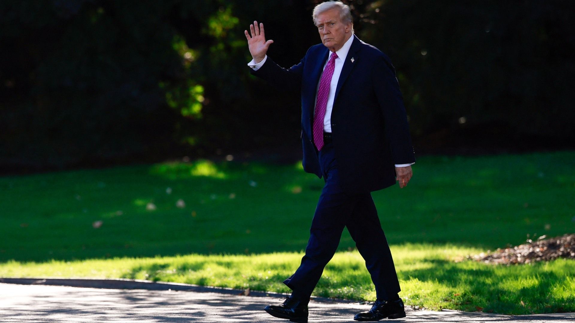 Trump pretende que unos 200 elementos de la Guardia Nacional se instalen en Chicago, Illinois.