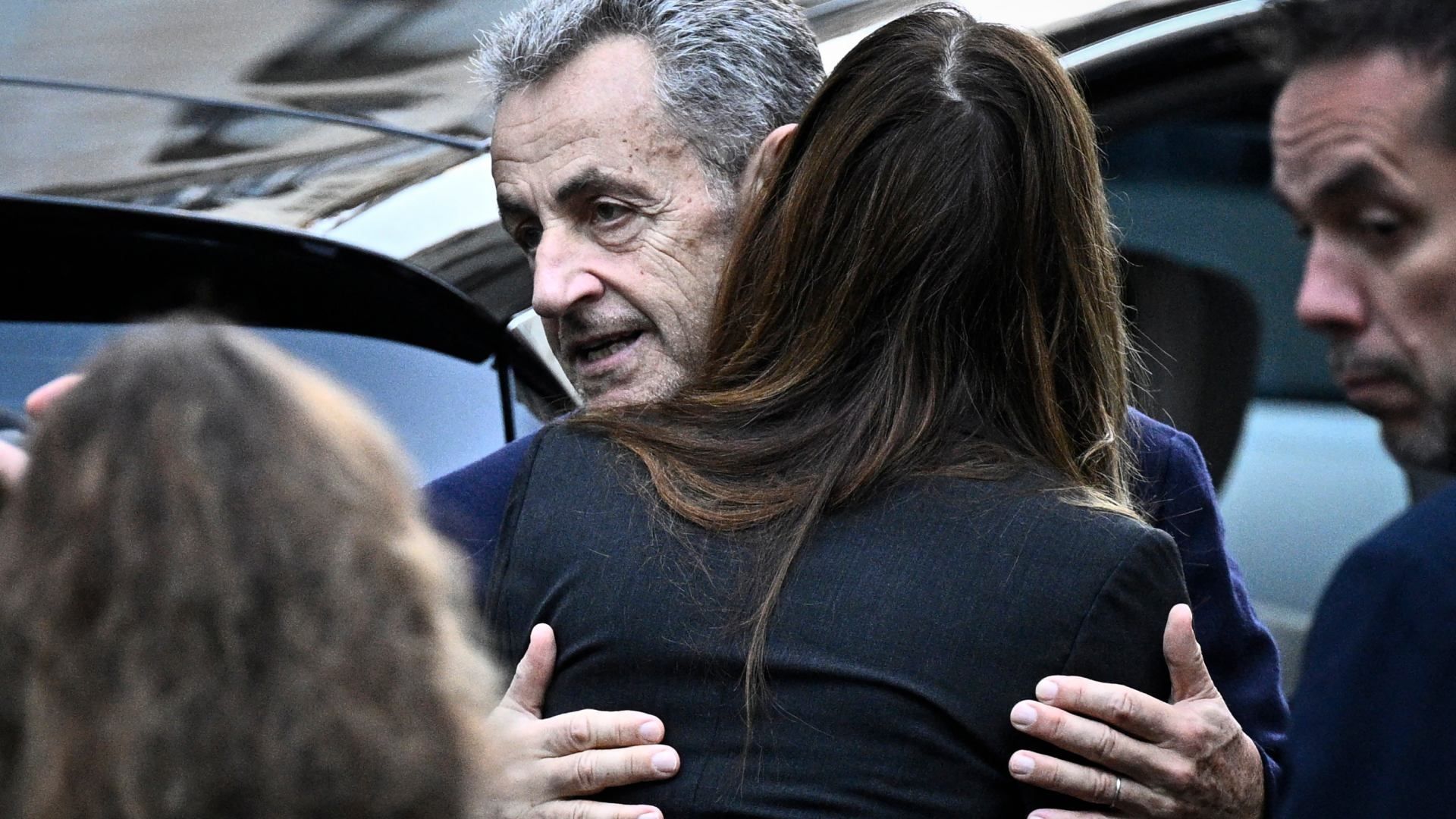 Nicolas Sarkozy Entra a la Cárcel en París por Financiamiento Ilegal a su Campaña.