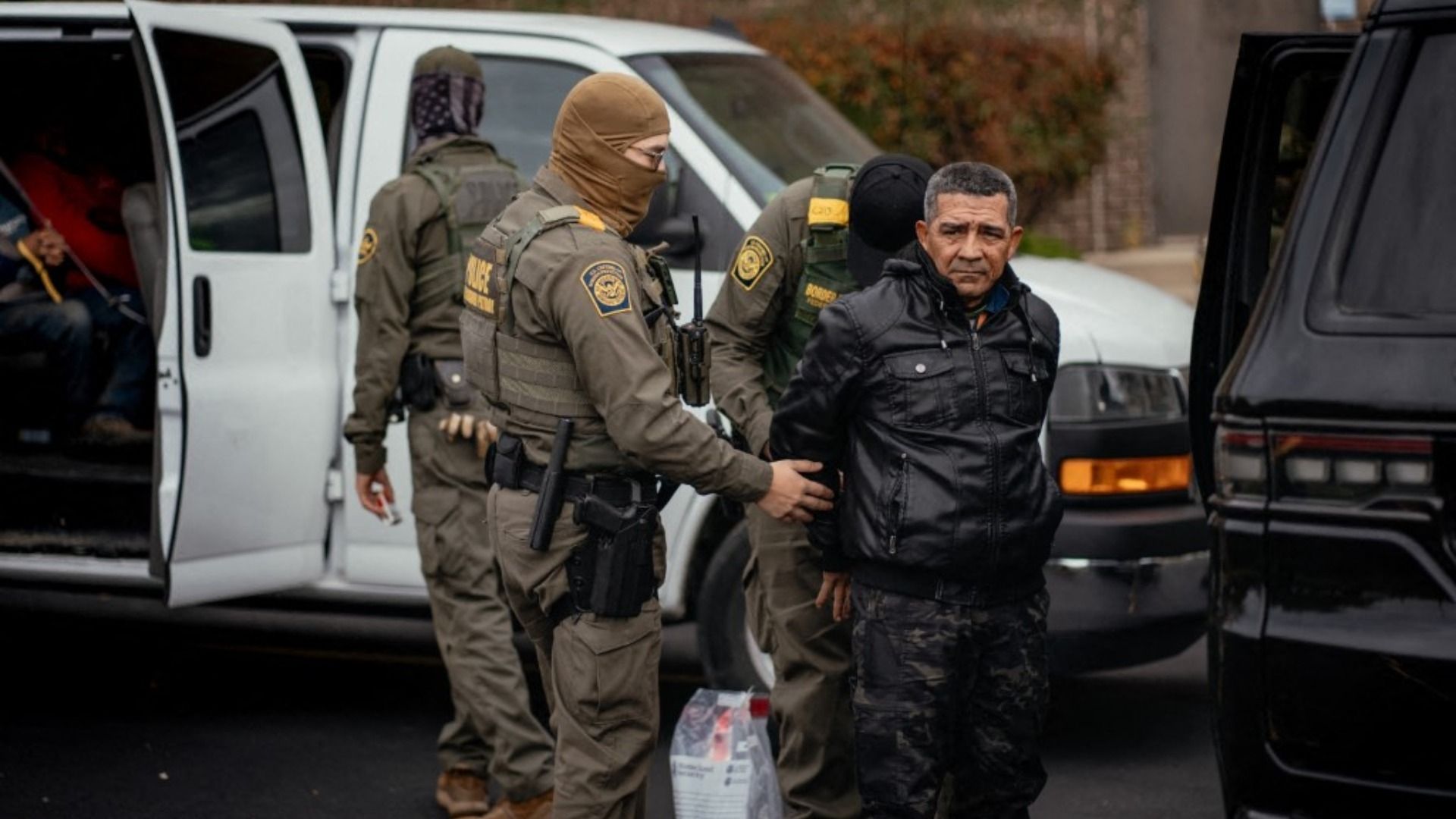 Juez Ordena Liberar Bajo Fianza a Cientos de Migrantes Indocumentados en Chicago.