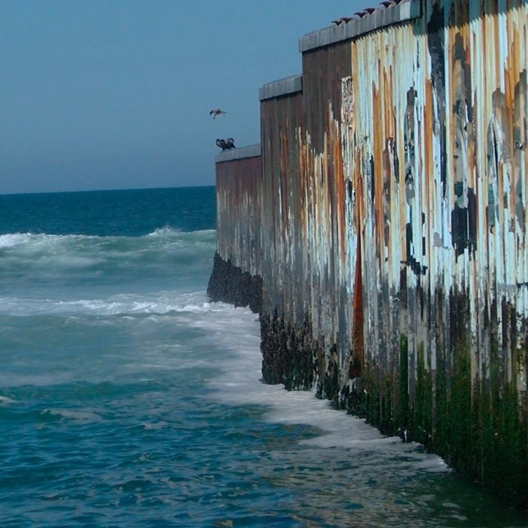 Muro Fronterizo en Playa de Tijuana