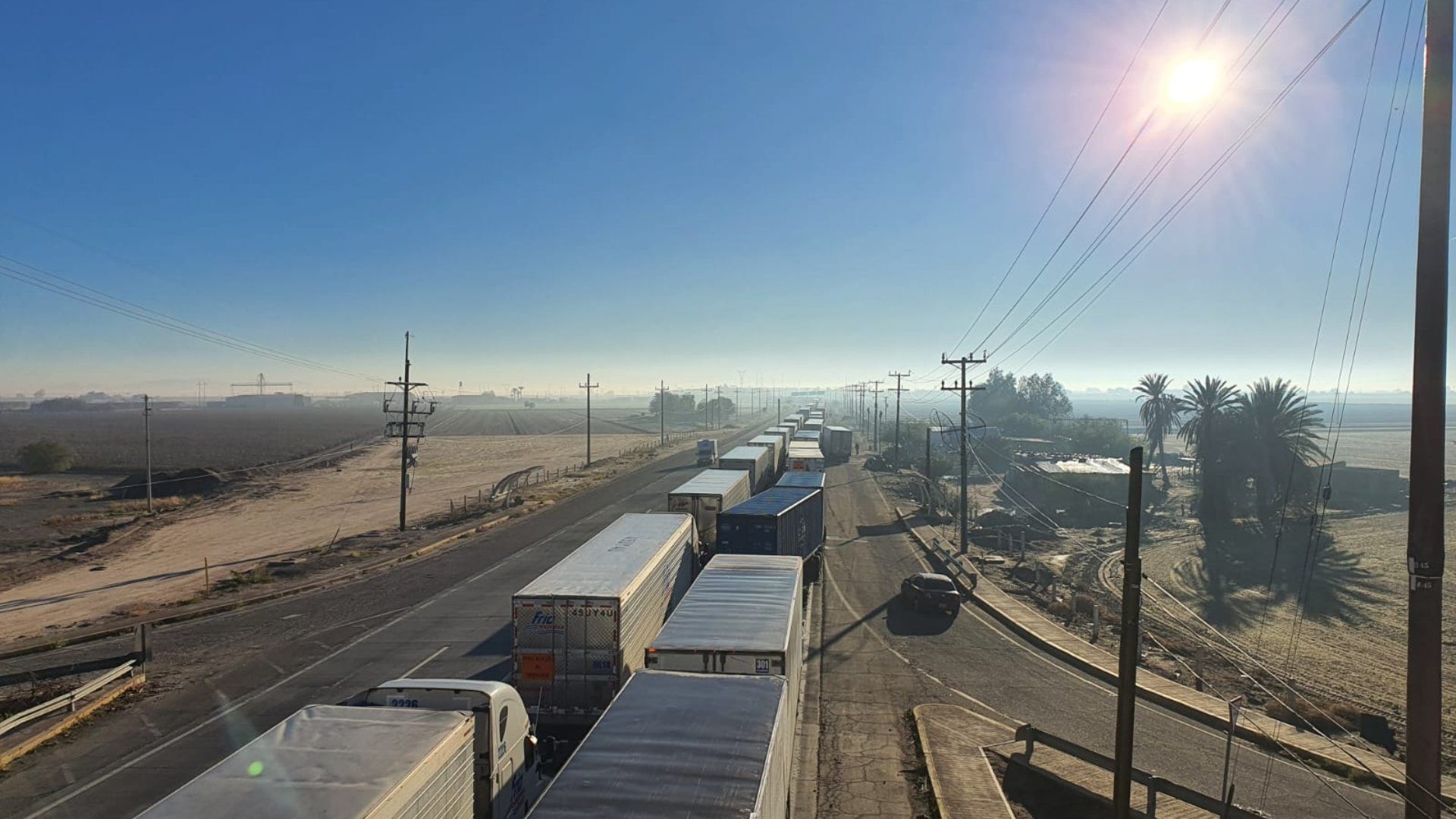 Megabloqueo de Carretera Mexicali - Sal Luis Cumple 21 Horas; Agricultores Mantienen Cierre