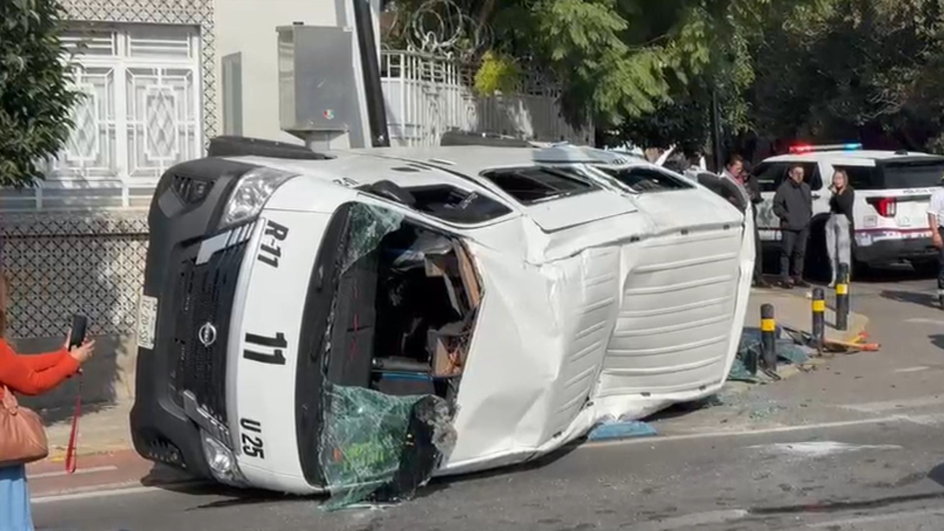 Más de 10 Lesionados por Choque y Volcadura de Van Ruta 11 en en la 23 Oriente y 2 Sur de la Colonia El Carmen