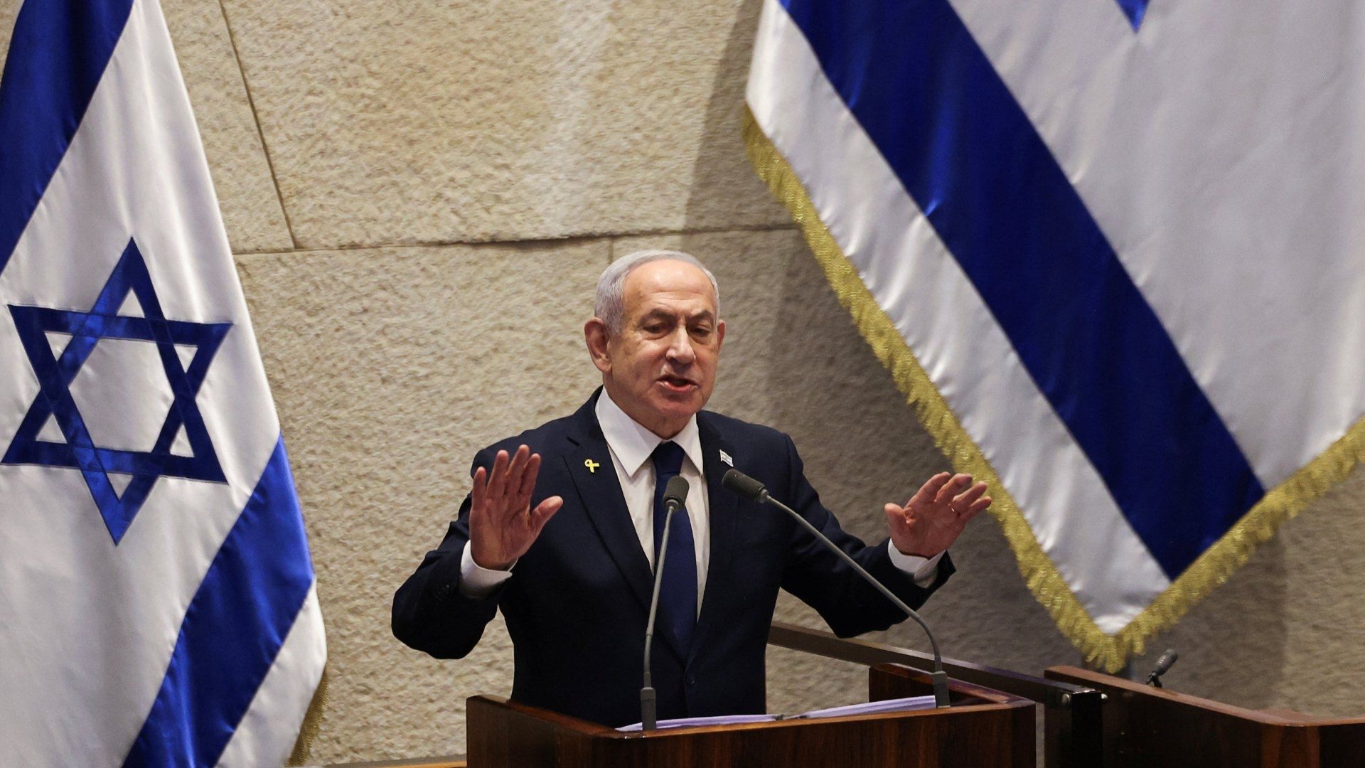 El primer ministro de Israel, Benjamín Netanyahu, envió a través de su abogado la petición al presidente, Isaac Herzog, del indulto en el juicio en el que se enfrenta a tres causas por corrupción.