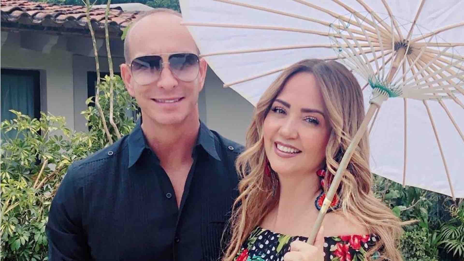 Erik Rubín a lado de Andrea Legarreta