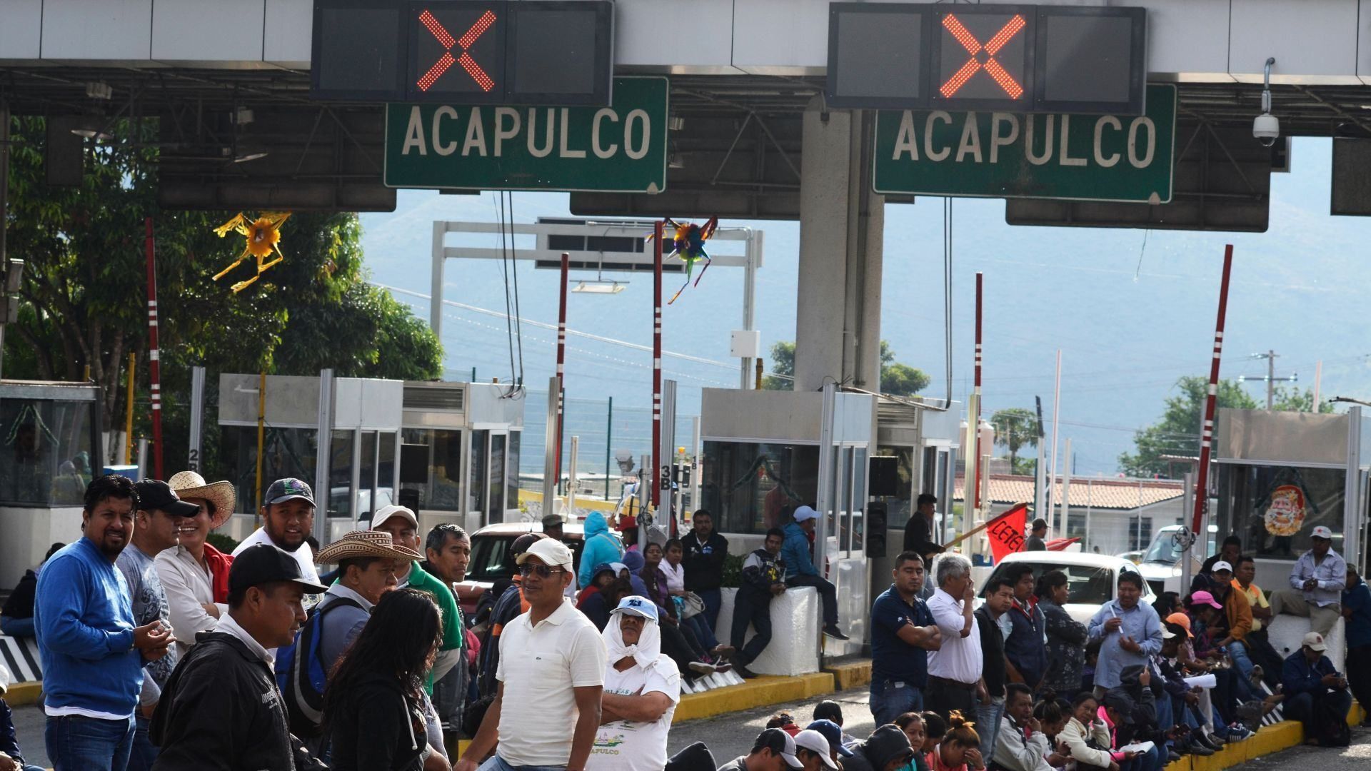 Bloqueo en la caseta de Palo Alto, en la Autopista del Sol