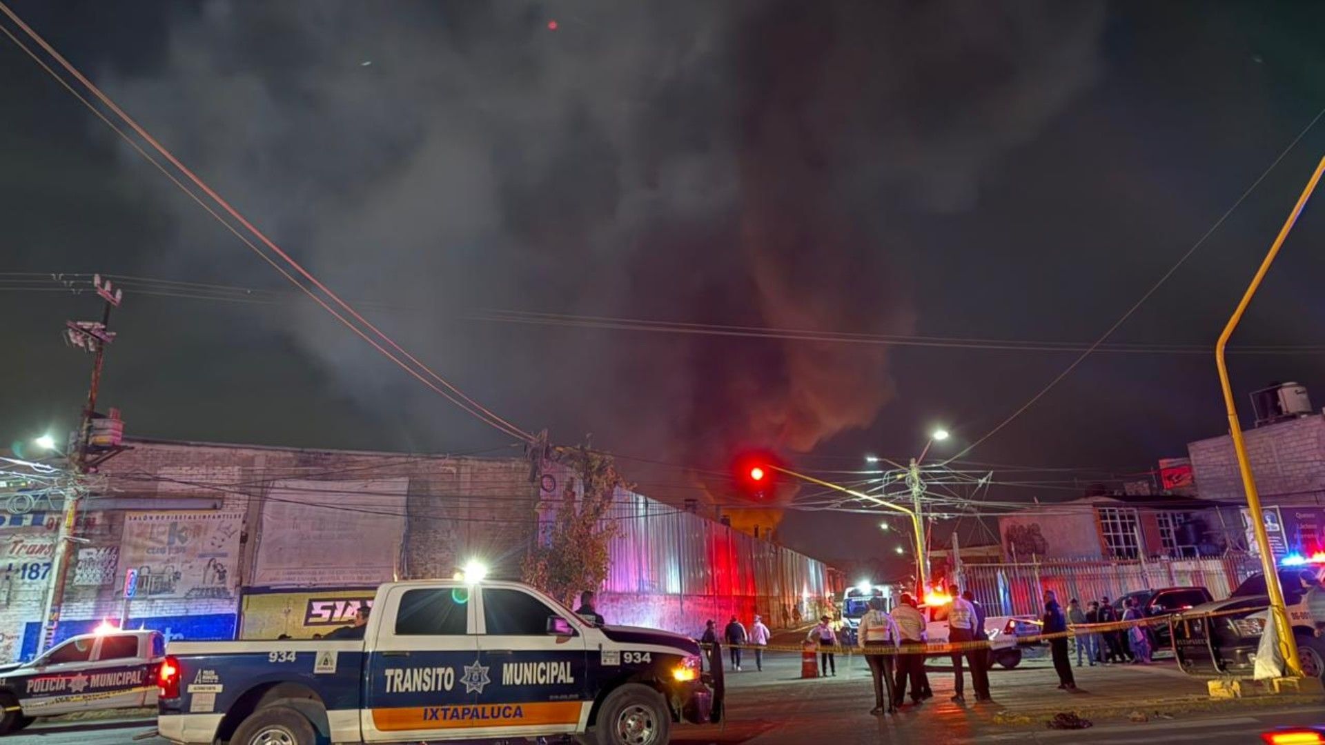 Afectaciones por Incendio en Fábrica de Ixtapaluca, en Edomex, se Extienden a Cinco Colonias