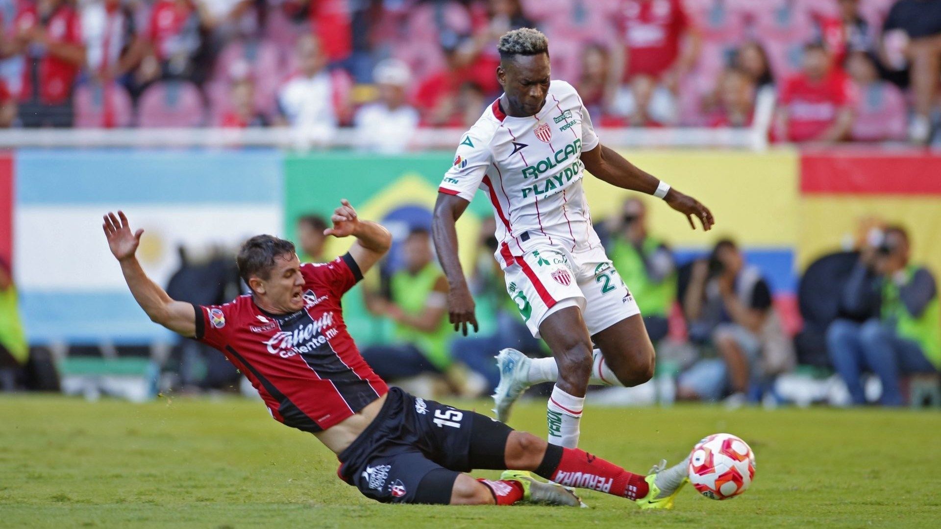 Diber Cambindo ha jugado para Cruz Azul y Necaxa, pero pronto puede cambiar de camiseta en la Liga MX.