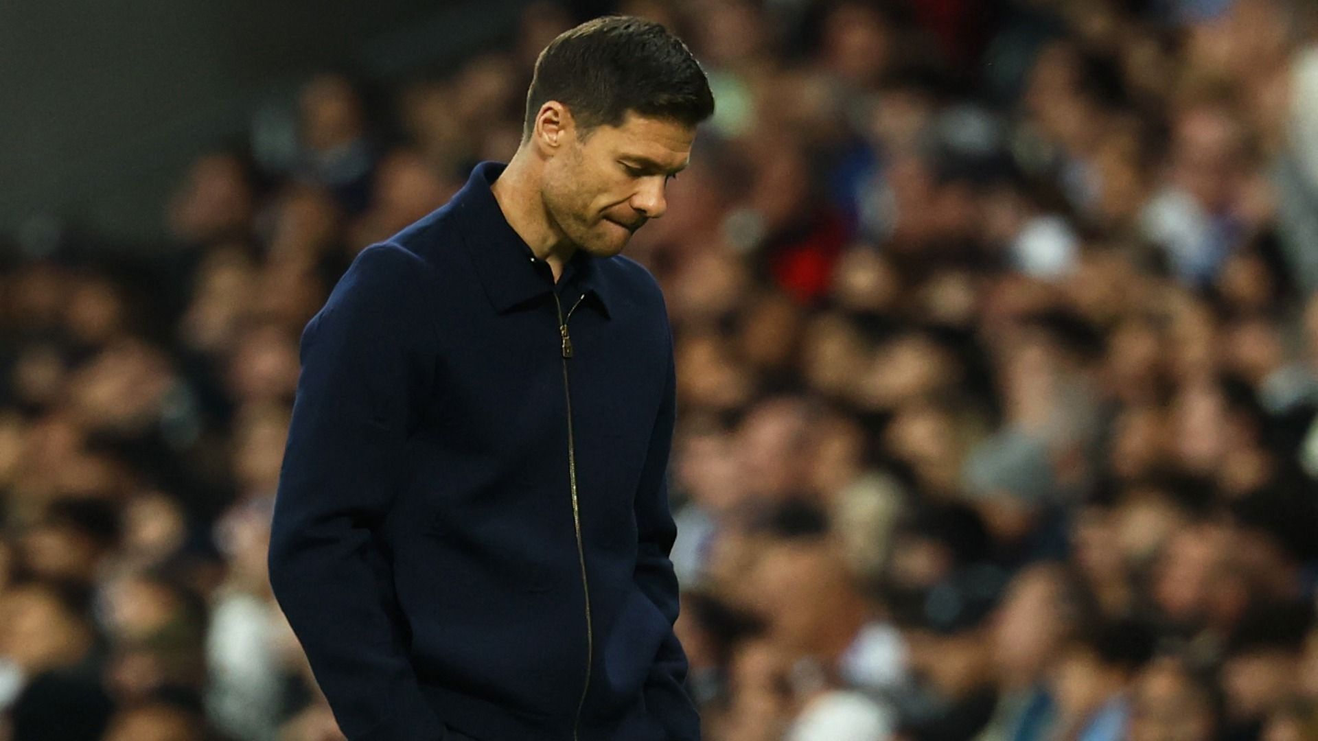 La prensa española señala que el técnico Xabi Alonso tiene problemas en el vestidor del Real Madrid.