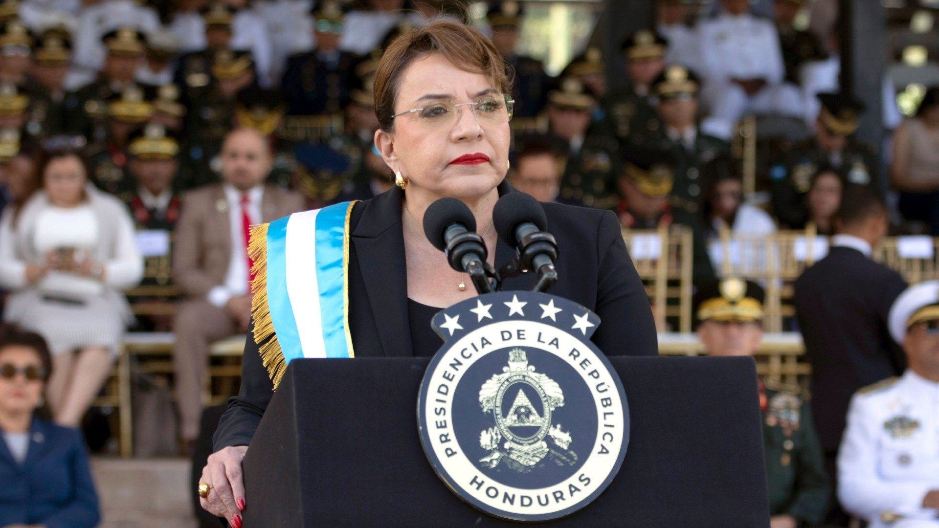 Xiomara Castro Acusa Intento de Golpe en Honduras; Advierte Retorno de Juan Orlando Hernández.