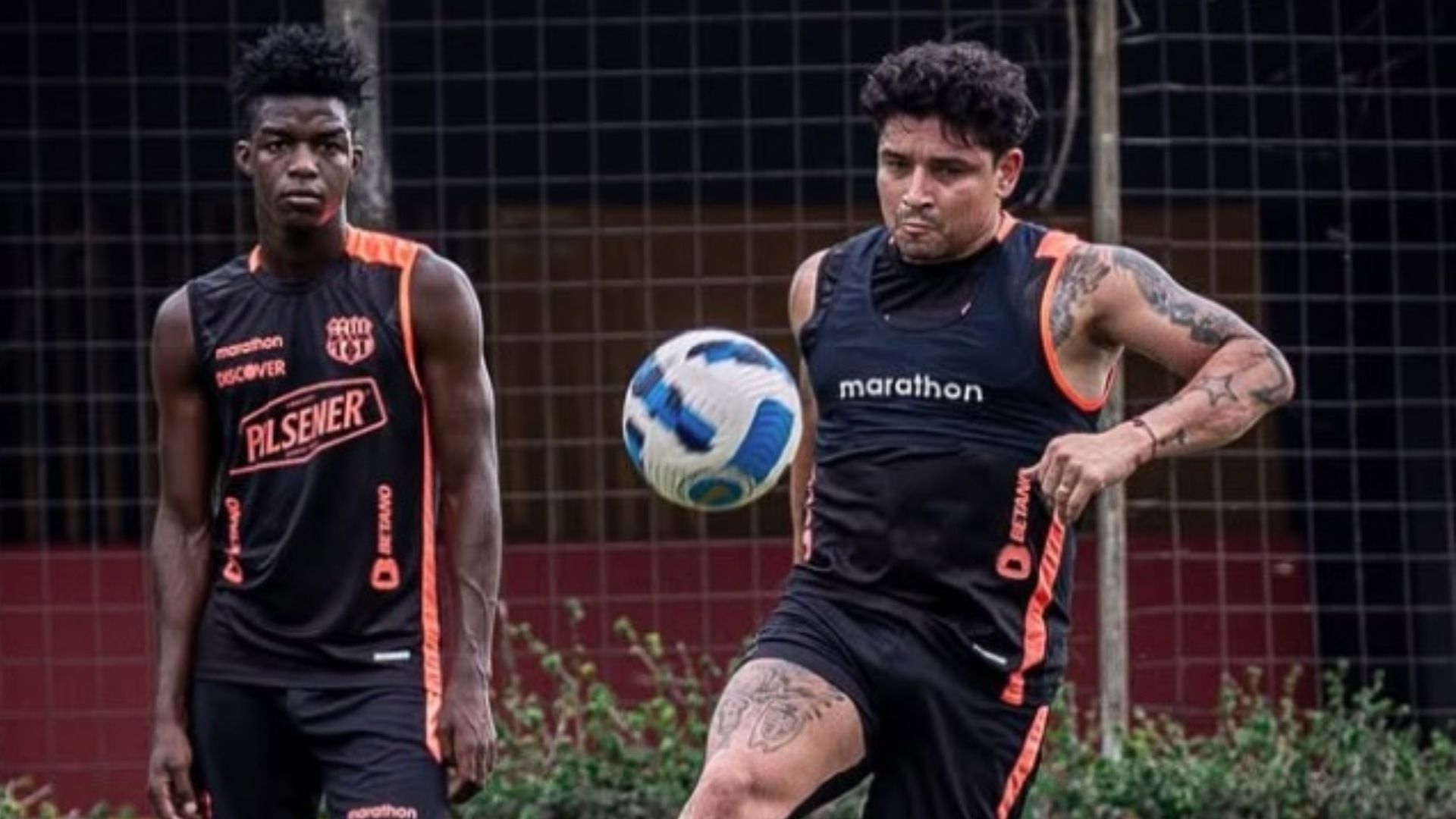 El zaguero Mario Pineida tenía 33 años y jugaba para el Barcelona.