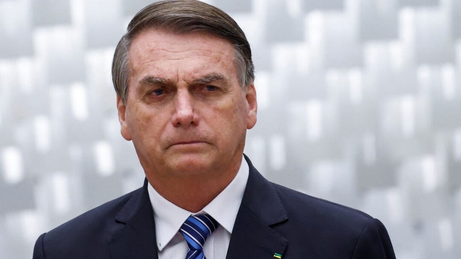 Autorizan Cirugía a Jair Bolsonaro, pero le Niega Prisión Domiciliaria por Riesgo de Fuga