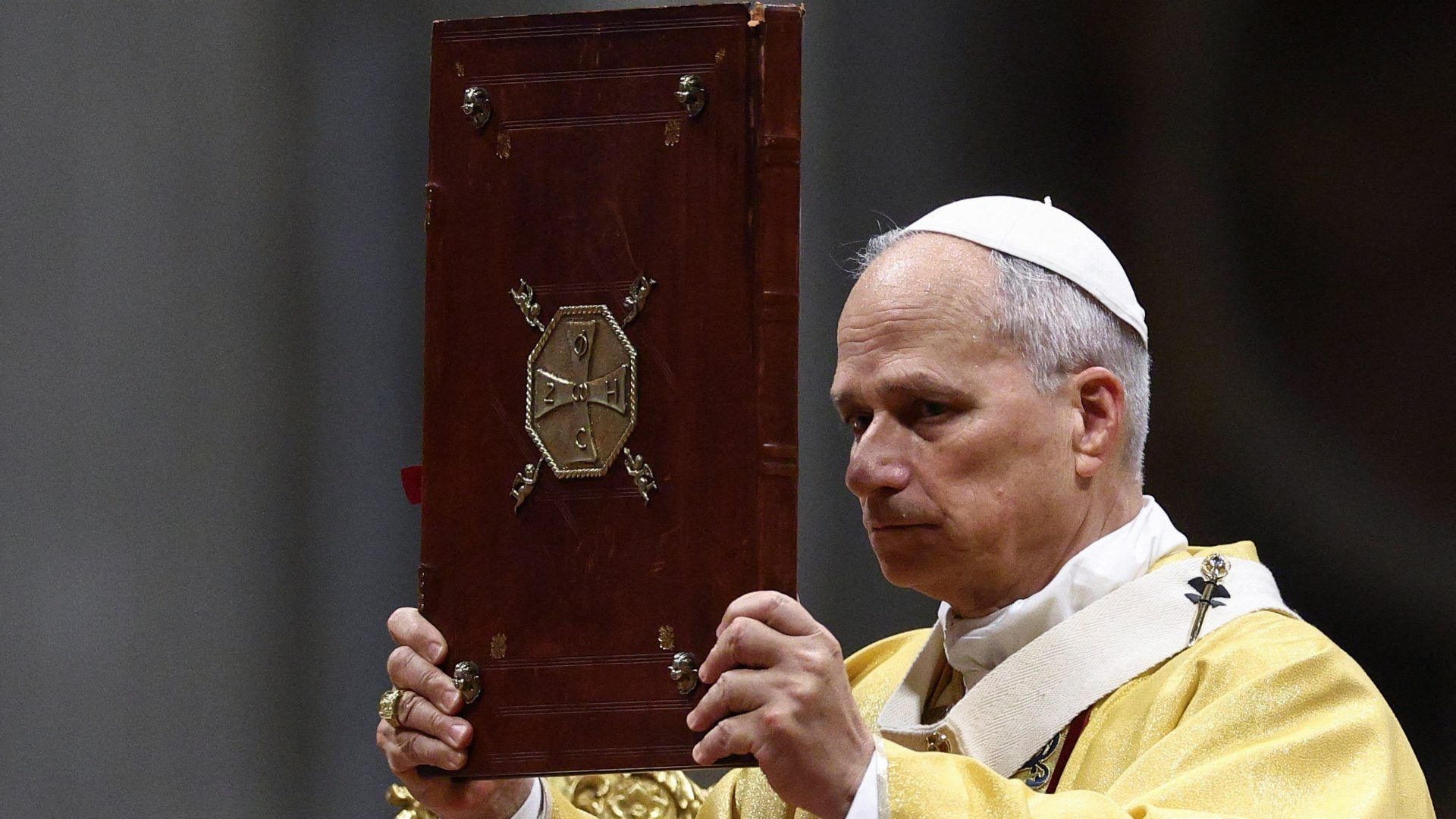 Papa León XIV Celebra Su Primera Misa de Gallo: Mensaje de Navidad 2025 desde El Vaticano
