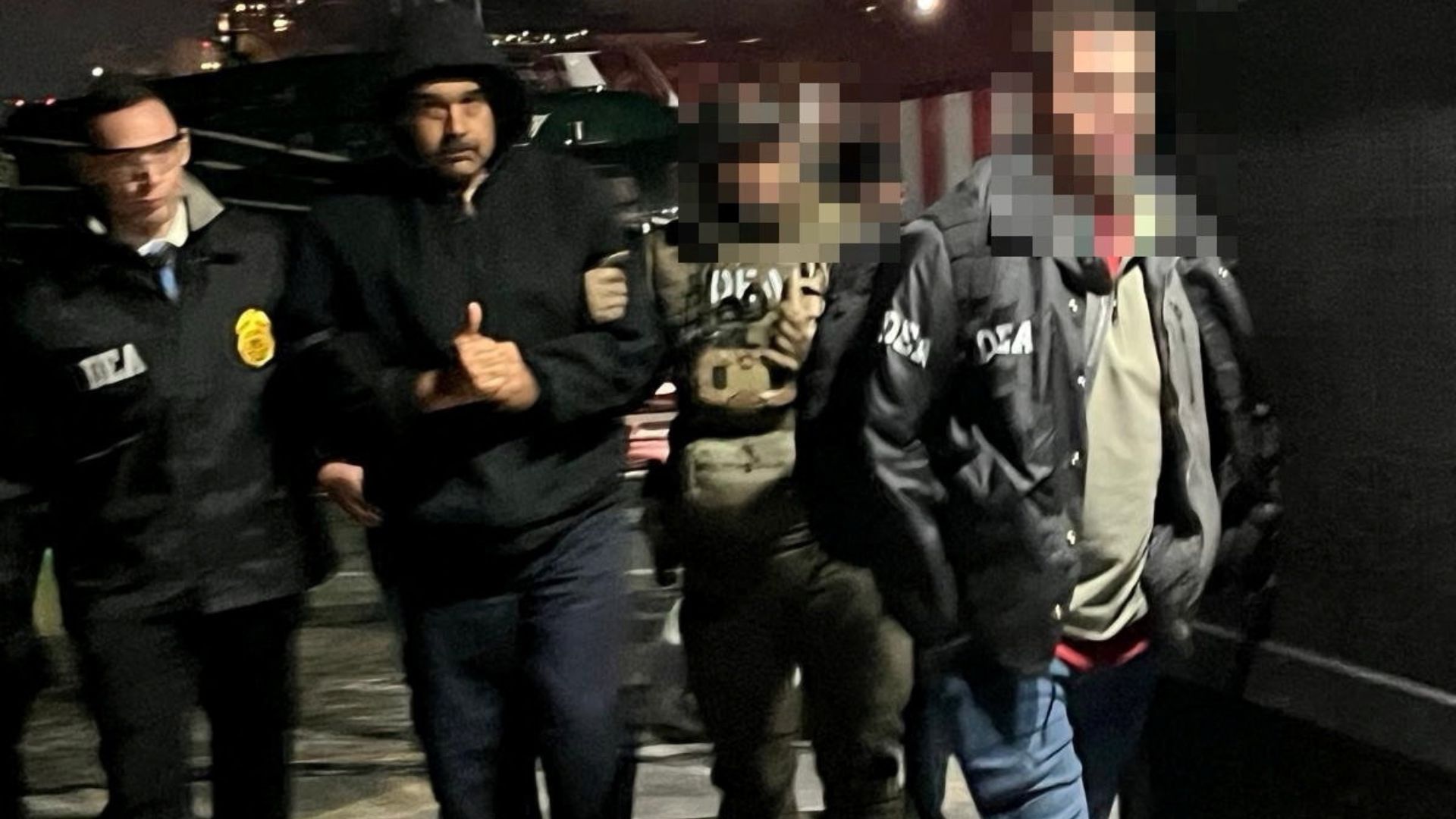 Las imágenes documentan el arribo del mandatario venezolano a suelo estadounidense.