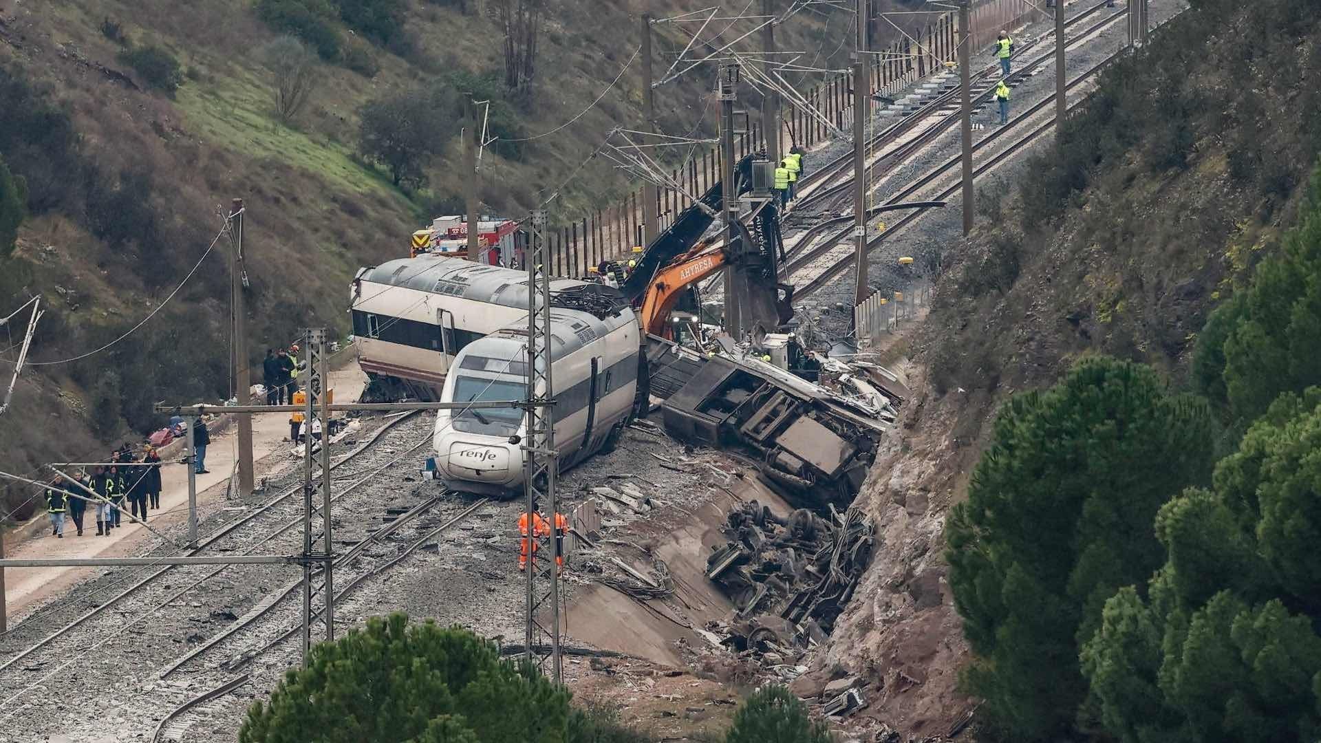 Maquinistas convocan a huelga tras accidentes de trenes en España
