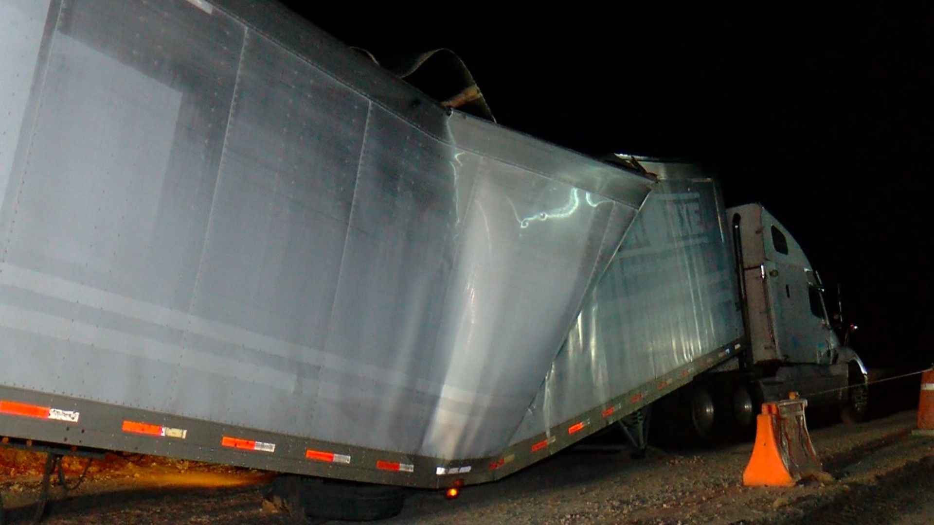 Accidente de tráiler en Periférico provoca caos vehicular en carretera a Chapala
