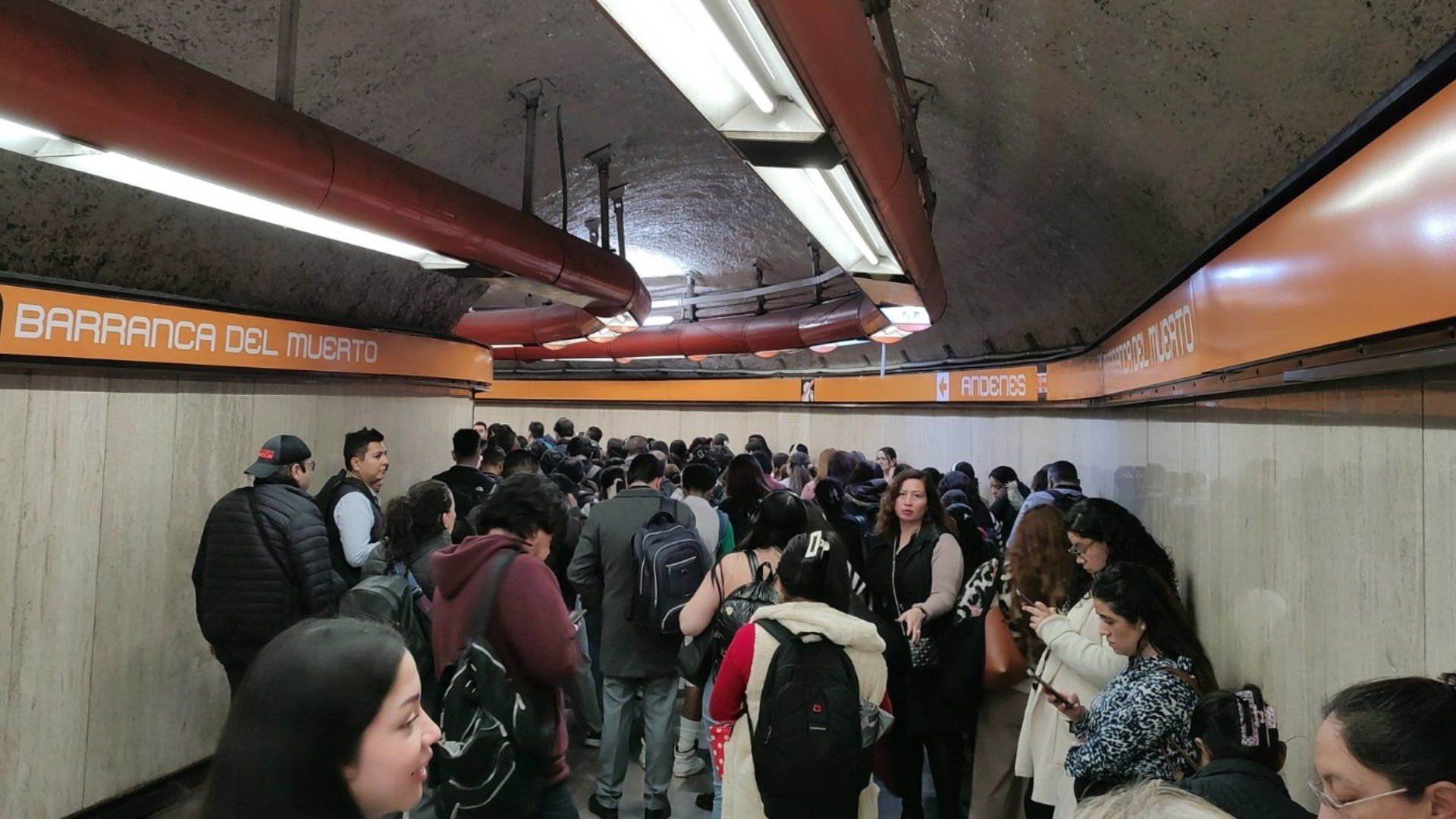 ¿Qué Pasó en la Línea 7 de Metro CDMX Hoy? Saturación, Caos y Marcha Lenta en Estas Estaciones