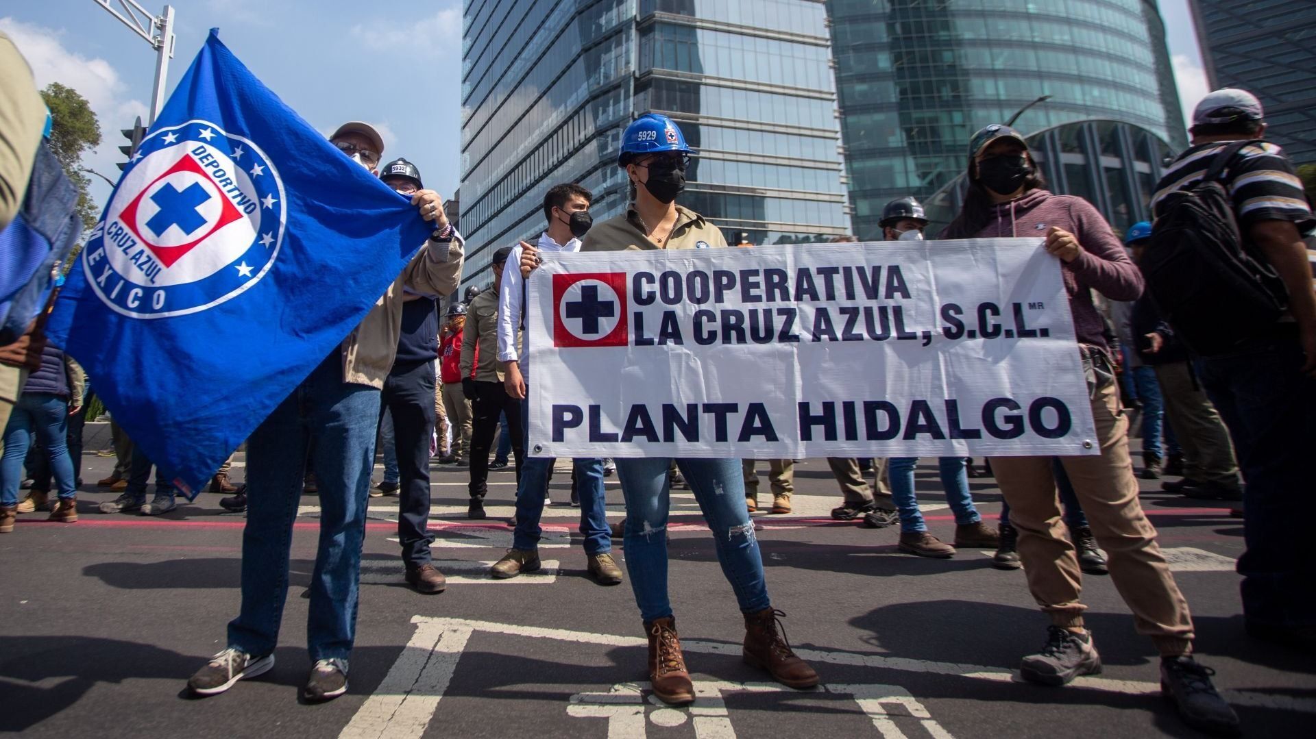 Manifestantes planta cementera.