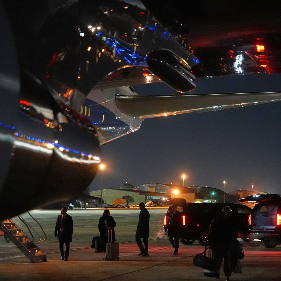 Trump Cambia de Avión y Viaja a Davos; Llegará Con 3 Horas de Retraso, Dice Bessent .