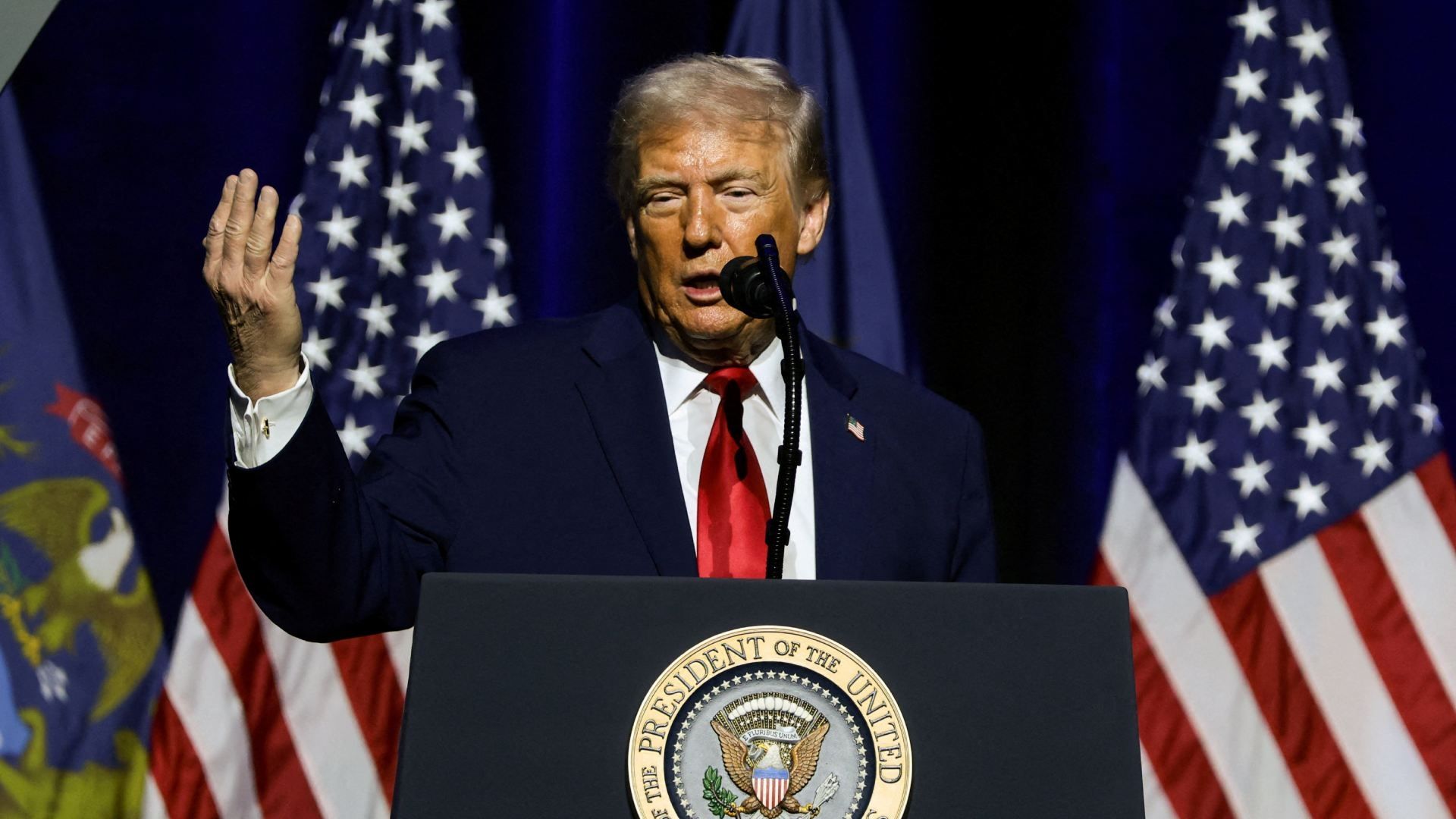 Donald Trump advierte que suspenderá pagos a estados