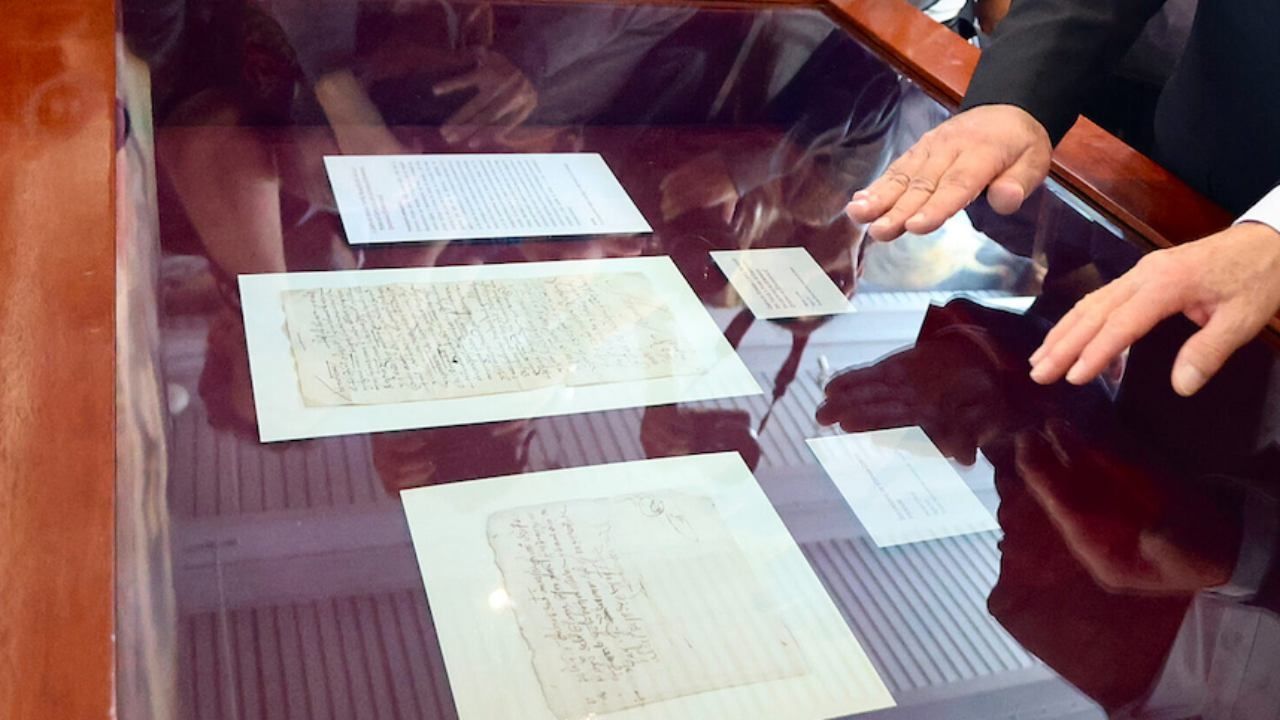 Manuscrito de Hernán Cortés Regresa a México tras Robo del Archivo General de Nación