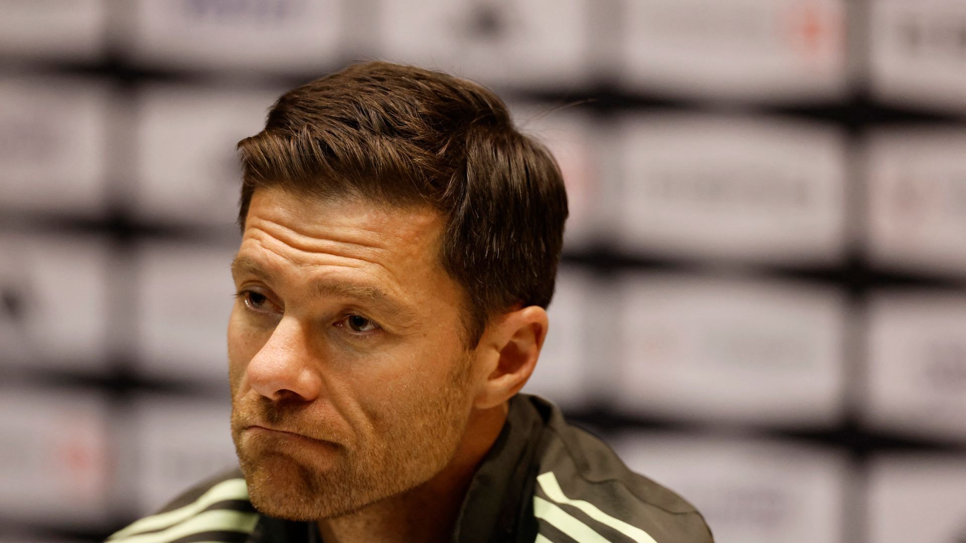 La salida de Xabi Alonso ocurre días después de la derrota 2-1 ante Manchester City.