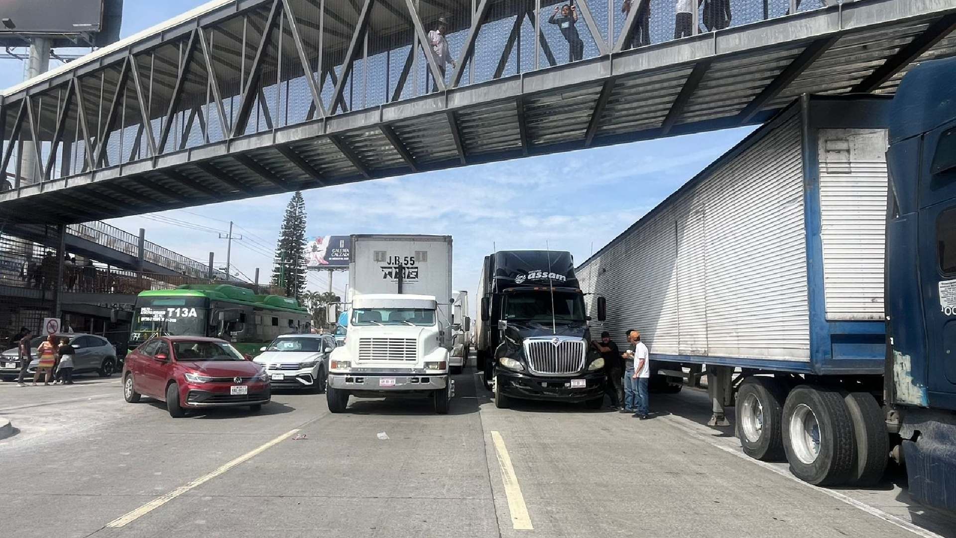 Bloquean Carretera a Chapala Manifestantes Exigen Retorno en El Salto