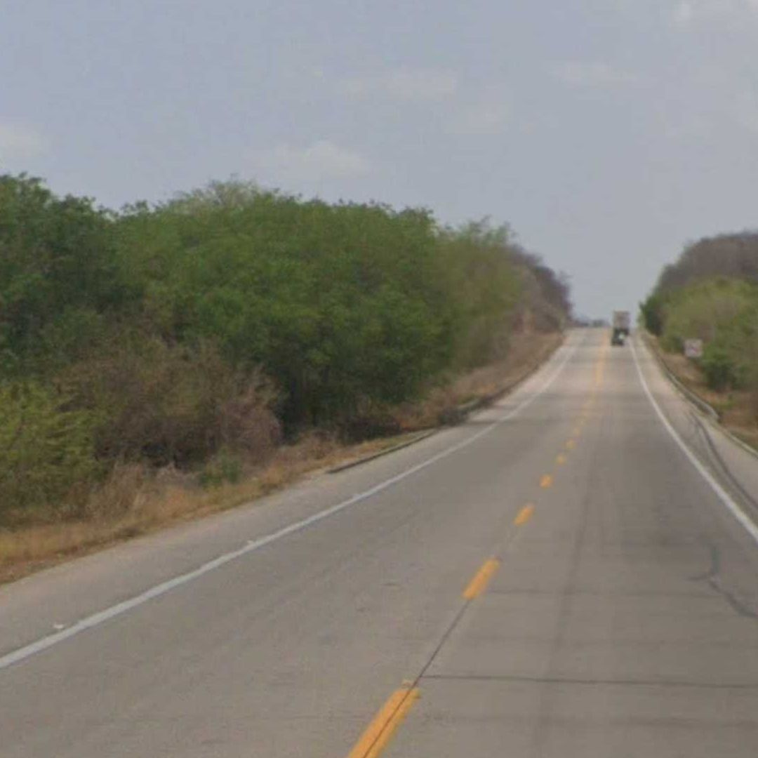 Vandalizan e Incendian Camión de Carga en Autopista Mazatlán Tepic en Escuinapa Sinaloa