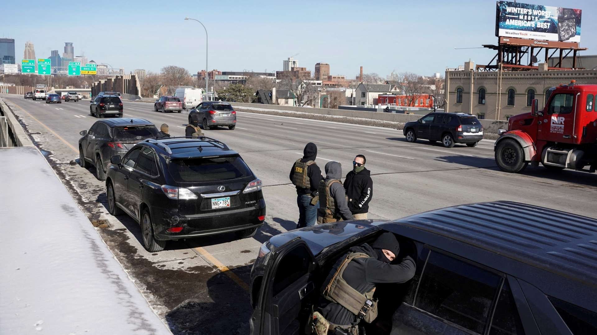 Agentes federales de inmigración realizan tareas de control migratorio en Minneapolis, el 3 de febrero de 2026. Foto: Reuters