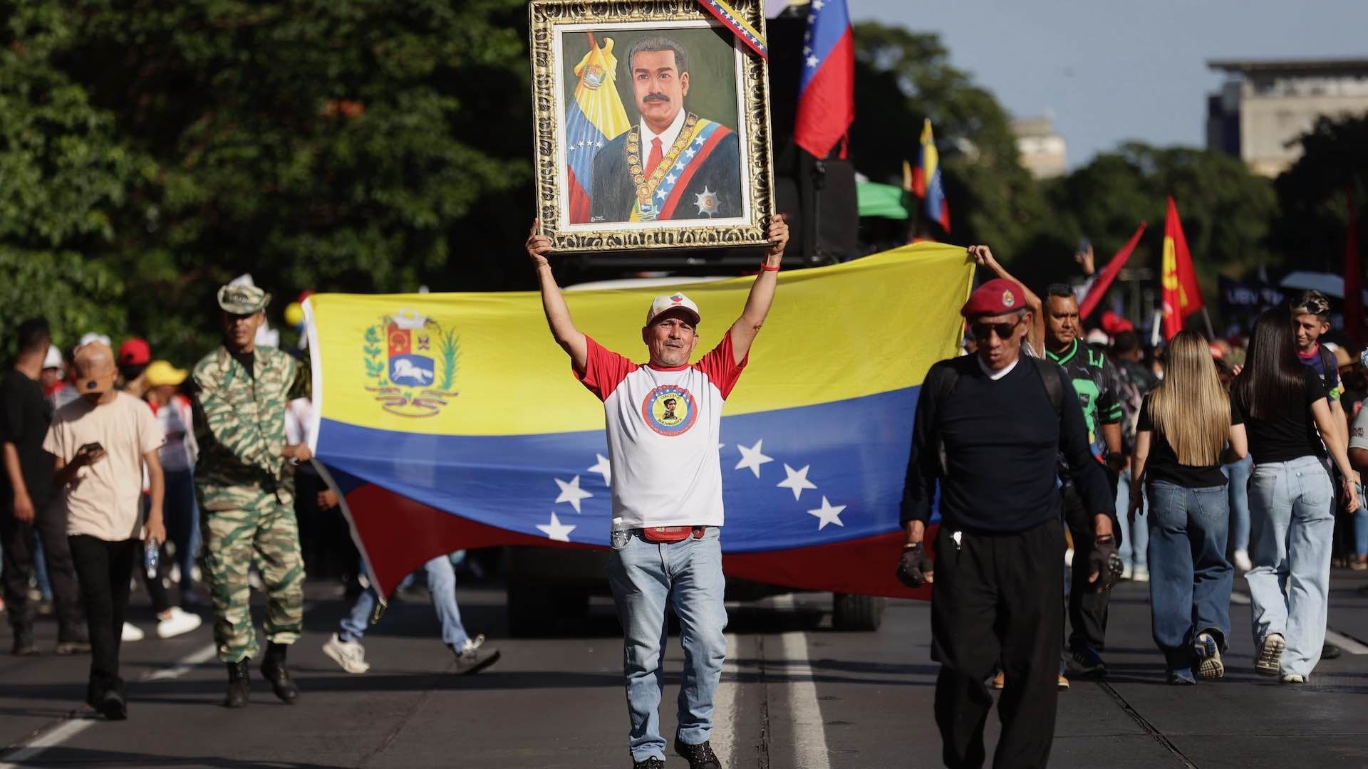 Simpatizantes de Nicolás Maduro marchan en Caracas, Venezuela