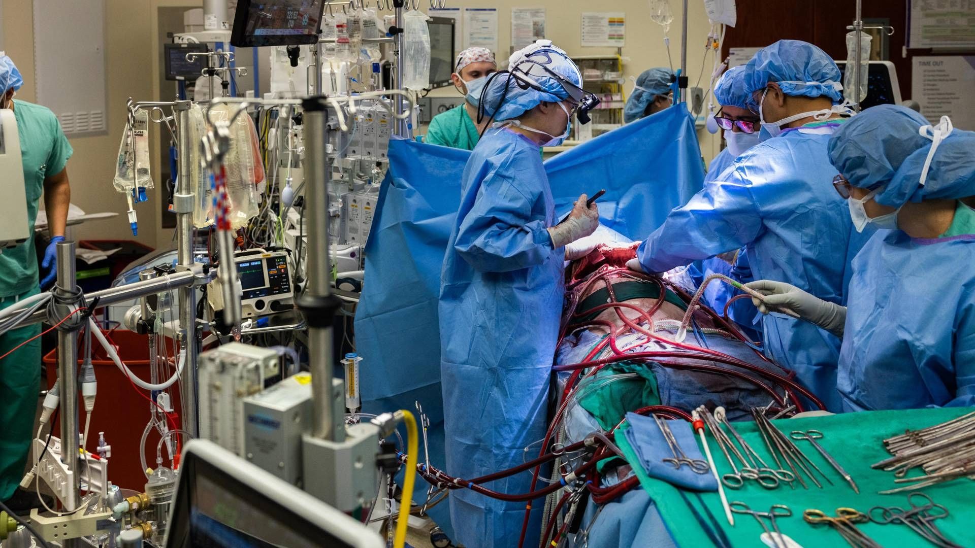 El paciente tuvo una grave infección complicada con neumonía.